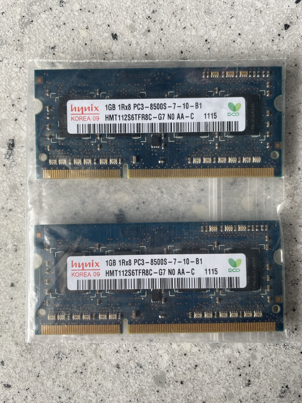 2x Hynix 1GB 1Rx8 PC3-8500S-7-10-B1 Apple
