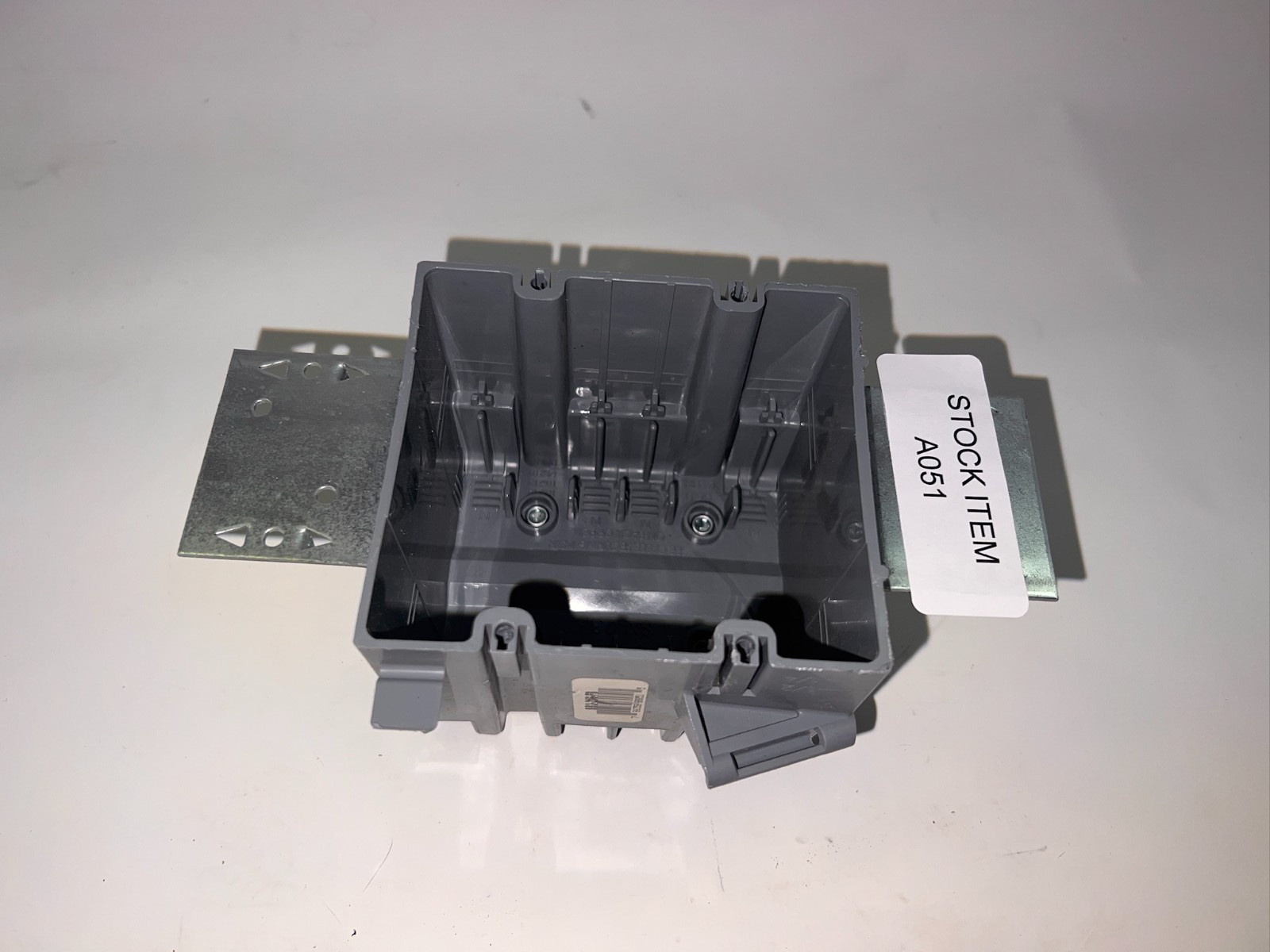 Thomas & Betts UnionBox SB2-236-FS TWO GANG BOX W/ 2- 3/8" OFFSET BRACKETS QTY 1