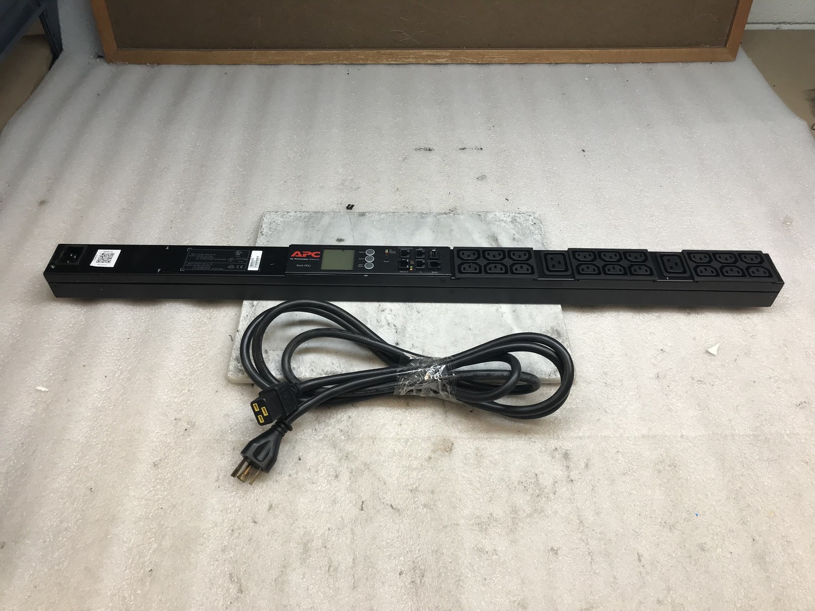 APC AP8858NA3 PDU 2G METERED RACK ZERO U 20A 208V 18 C13 2 C19 w/ Cord *RESET*