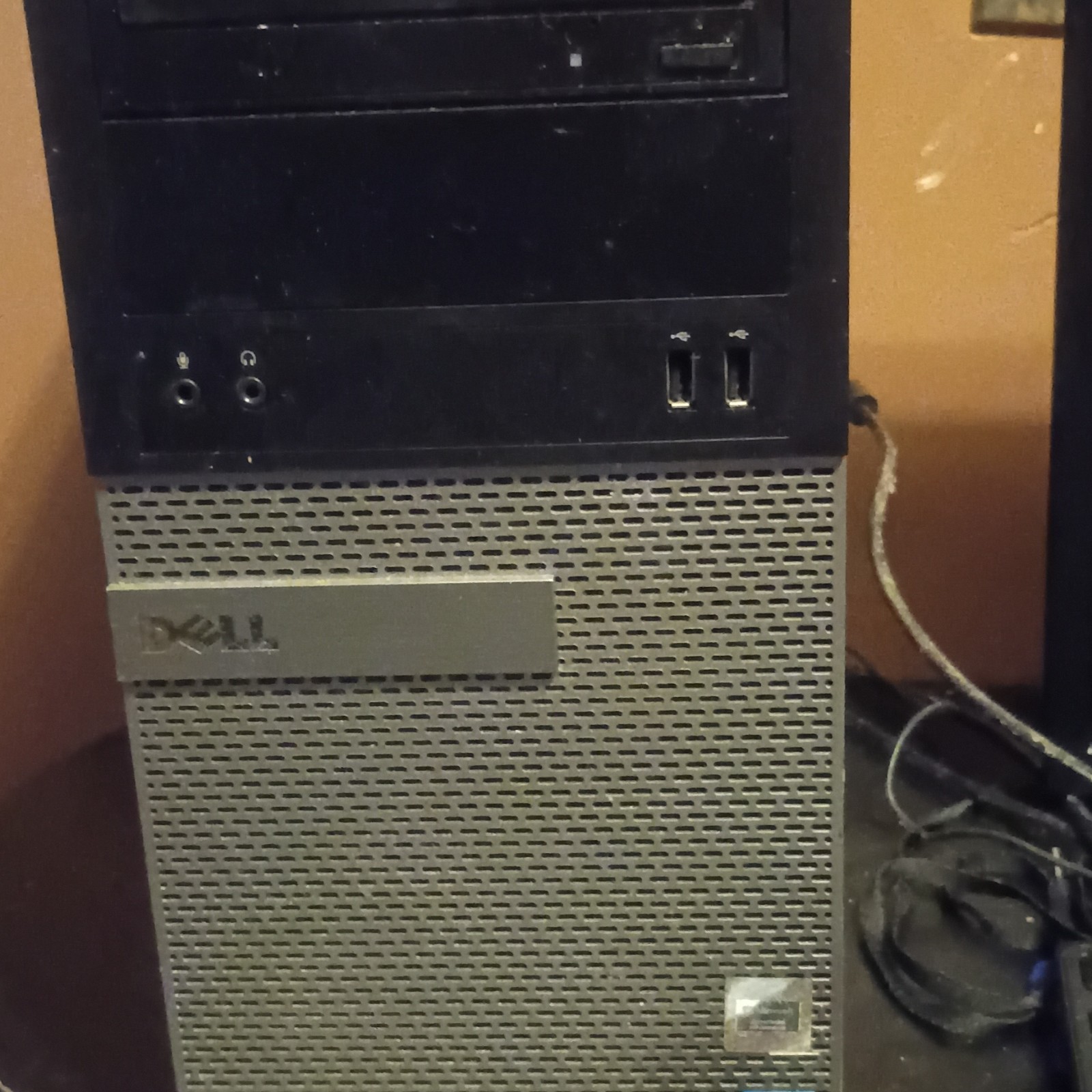 Dell OptiPlex Tower Desktop PC for Office & Casual Computing, Black/Silver