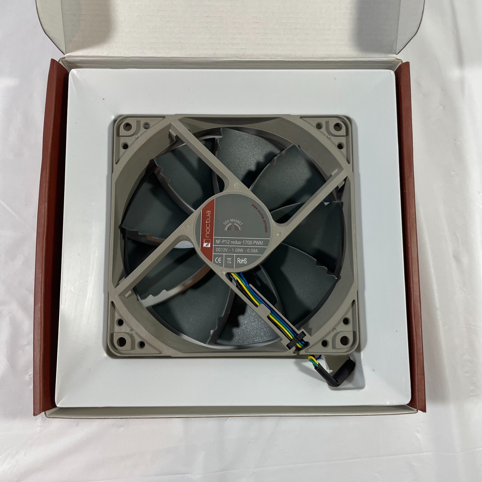 Noctua NF-P12 Redux-1700 PWM 4-pin Computer Case Fan- Gray