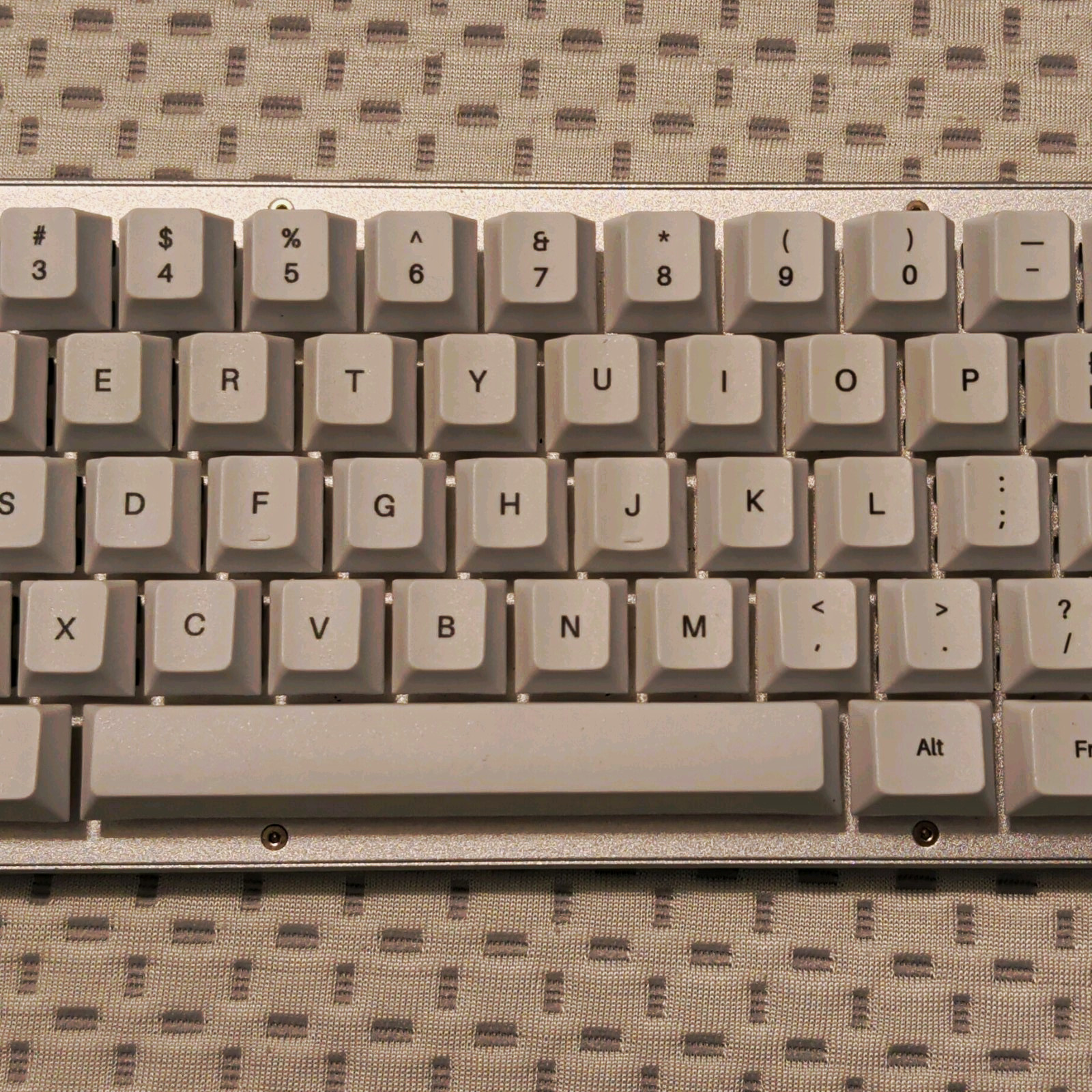 WhiteFox Vera Mechanical Wired USB Metal Keyboard With Case (Brown Switches)