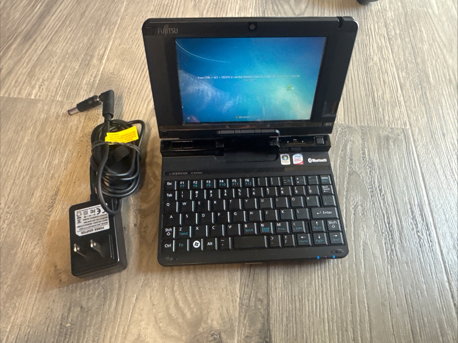 Fujitsu Lifebook U series U2010 LBU2010-AH042E04 cp390500 Battery Powers up