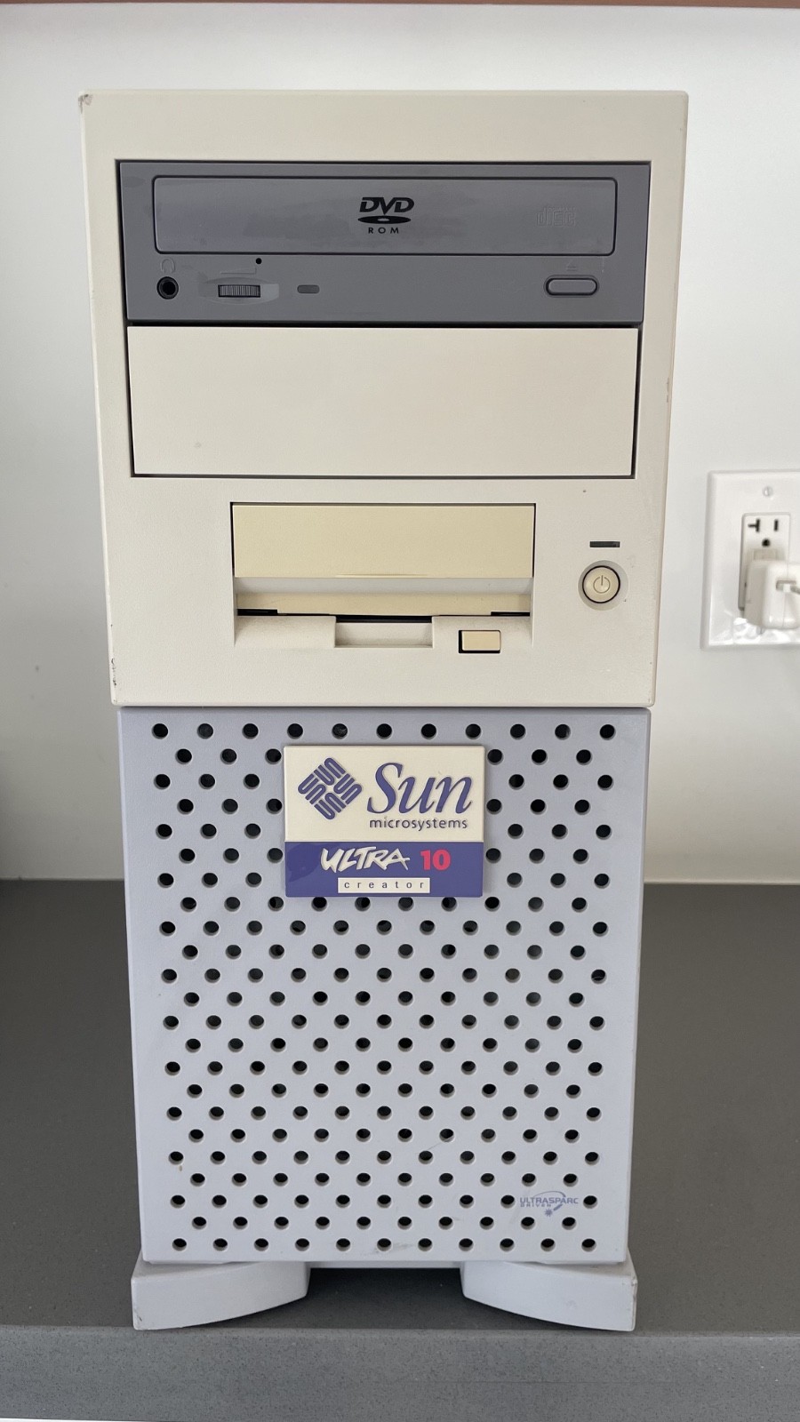 Sun Microsystems Ultra 10 Creator UltraSPARC IIi 300MHz 512MB RAM Working