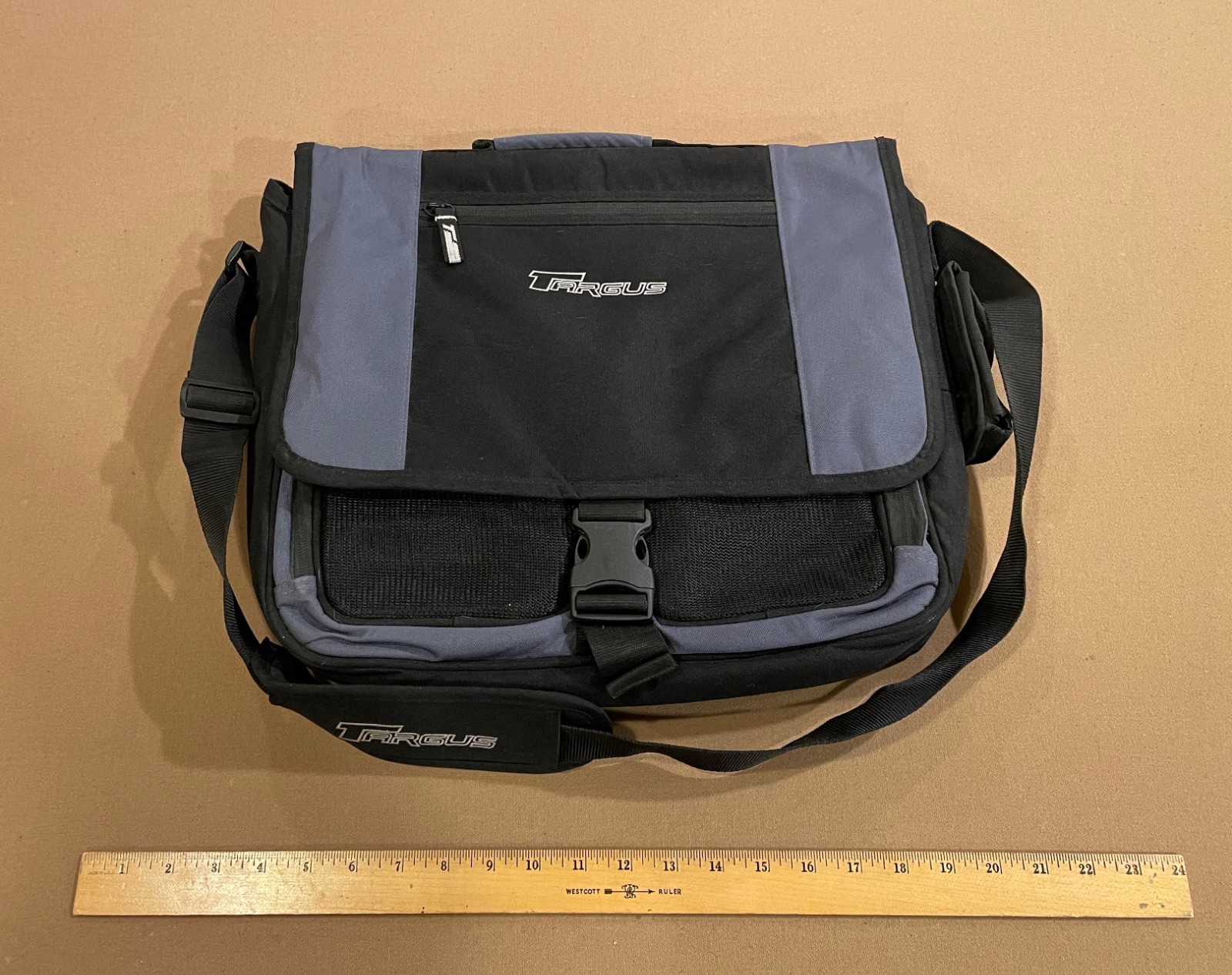 Targus - Platinum Deluxe Notebook Case Black/ Gray -  BRAND NEW