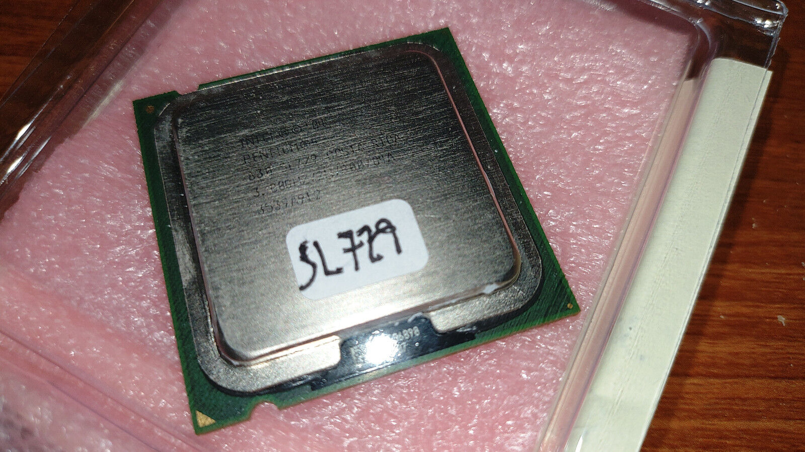 {Intel} Pentium 4 HT 630 3GHz LGA775 CPU {SL7Z9} for the {Dell} XPS 600