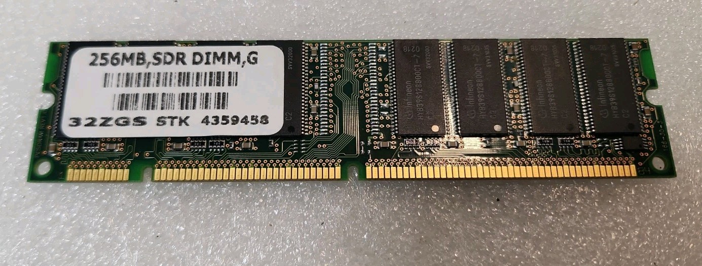 Infineon HYS64V32220GU-7-C2 PC133-222-520 256MB Sync 133MHz CL2 SD-RAM Module
