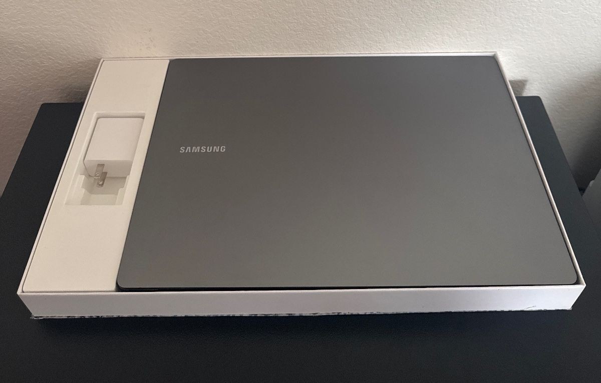 Samsung Galaxy Book5 Pro 16" Laptop - 16GB RAM, 1TB SSD, Gray *MINT*