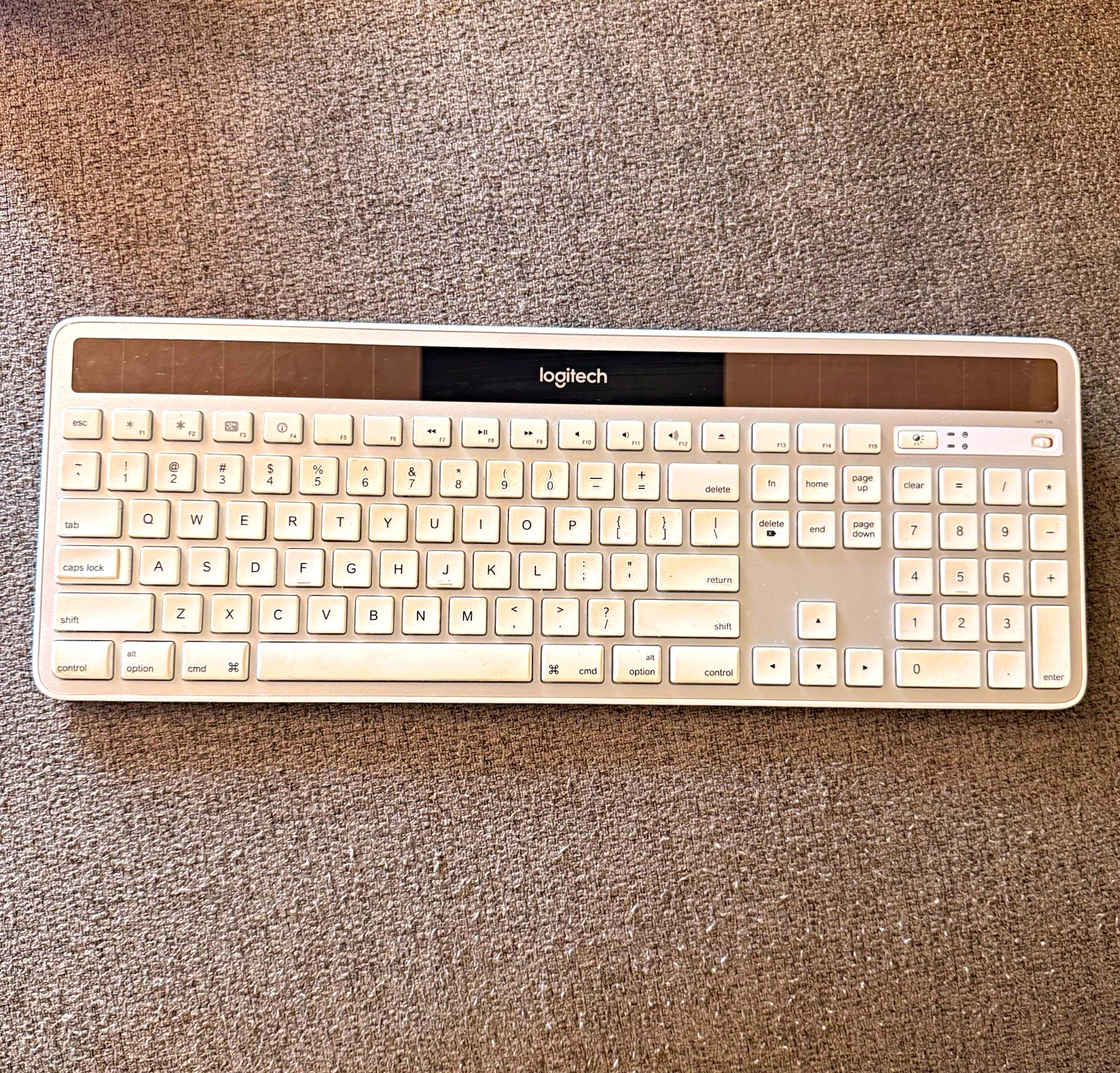 Logitech K750 Wireless Solar Powered Keyboard Silver/White QWERTY English