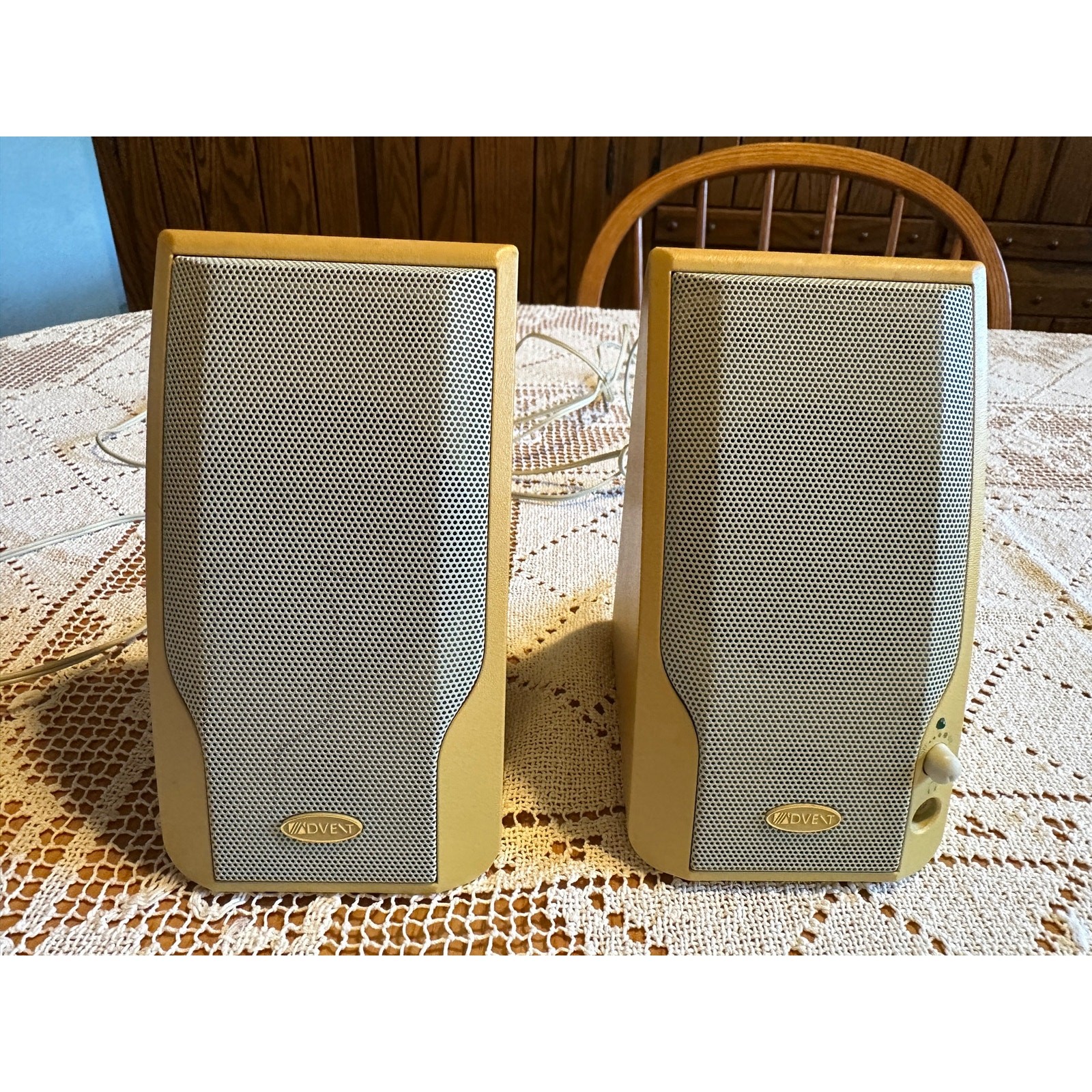 Vintage Advent AV270 Powered Computer Speakers Pair Beige 90s As-Is Parts