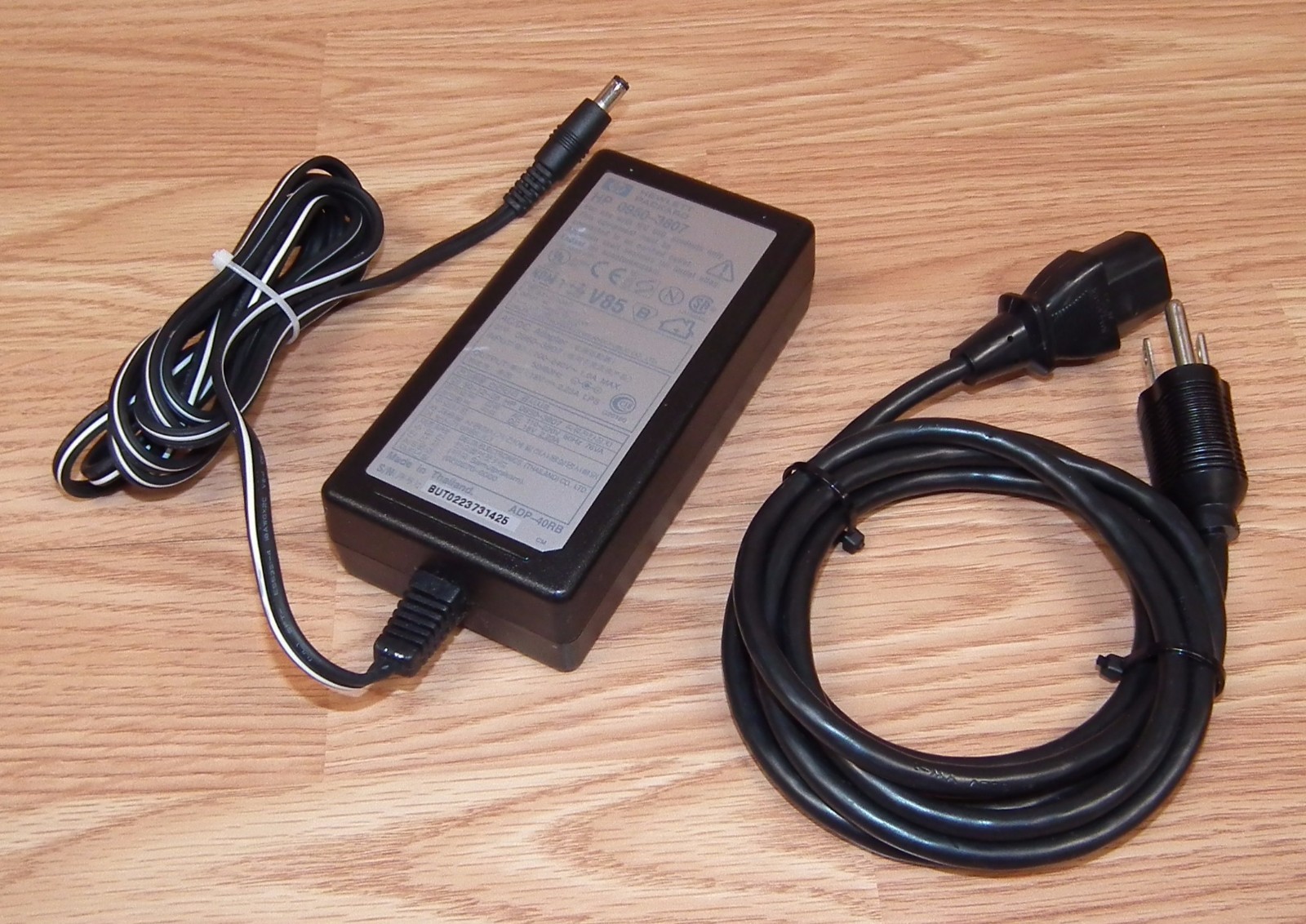 Genuine HP Hewlett Packard (0950-3807) 18V 2,23A AC/DC Adapter Power Supply
