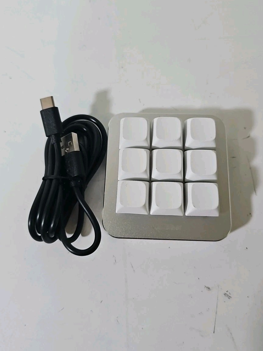 Vaydeer One-Handed Mechanical 9 Key Keyboard. I Could Not Get It Working
