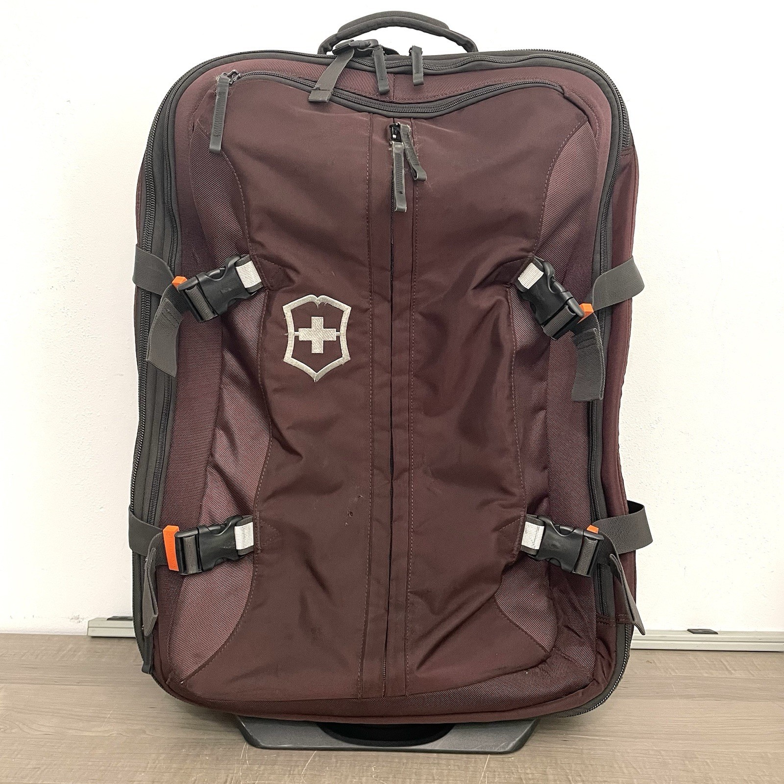 Victorinox CH-97 2.0 28" Expandable Rolling Upright Luggage Burgundy