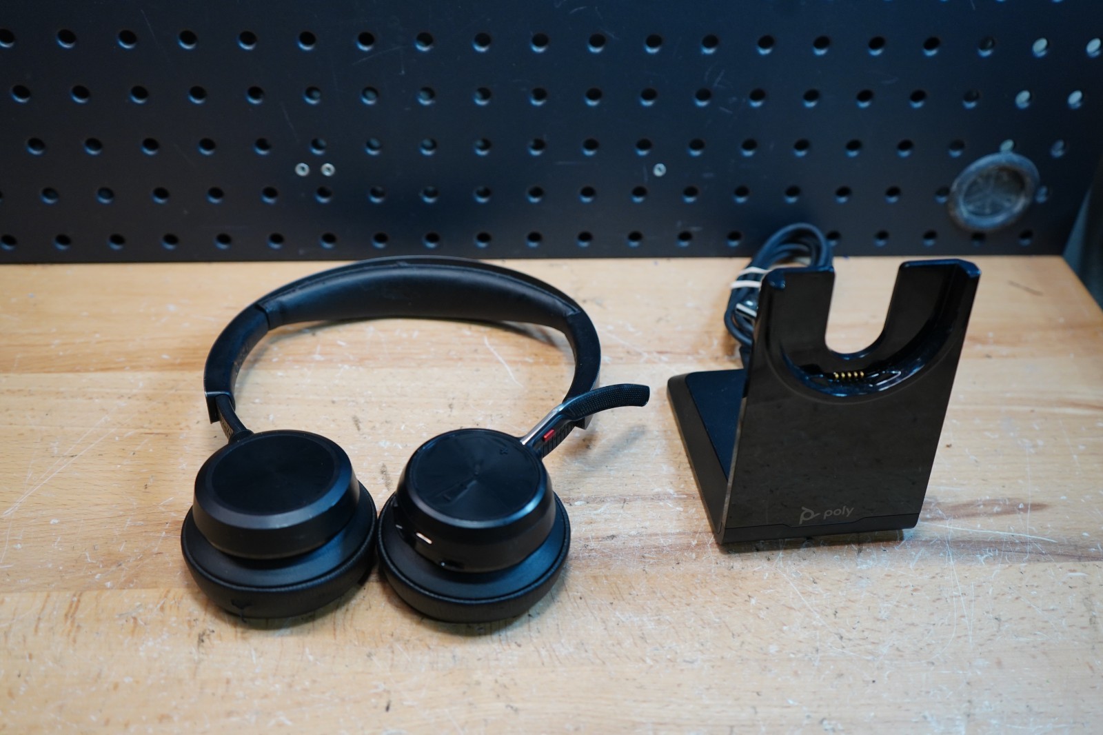 (H) Poly Voyager Focus 2 Bluetooth Headset with Charging Stand No USB Dongle