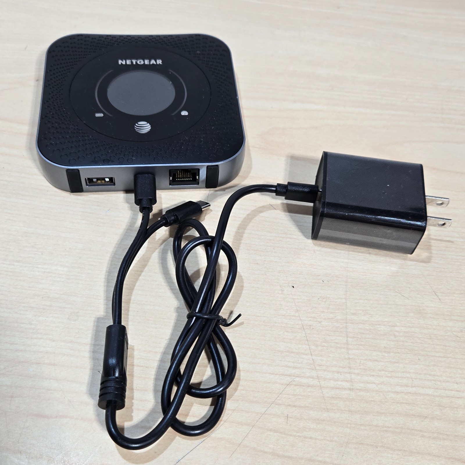 Netgear Nighthawk M1 MR1100 4G LTE Mobile Hotspot AT&T Locked SIM Pre-Owned