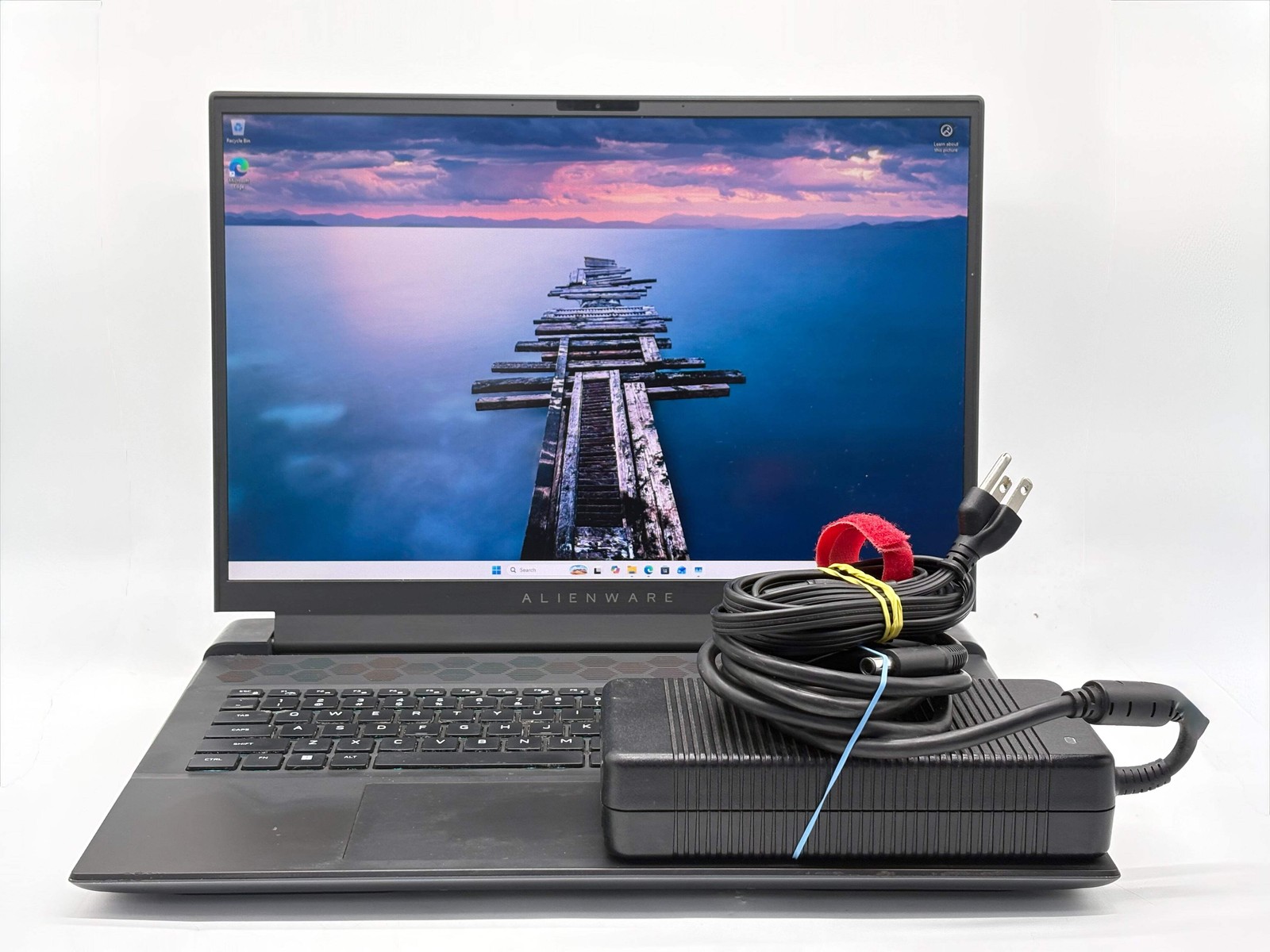 Alienware m18 2023 Ryzen 9 7945HX RX 7900M 64GB 4TB 18" Gaming Laptop