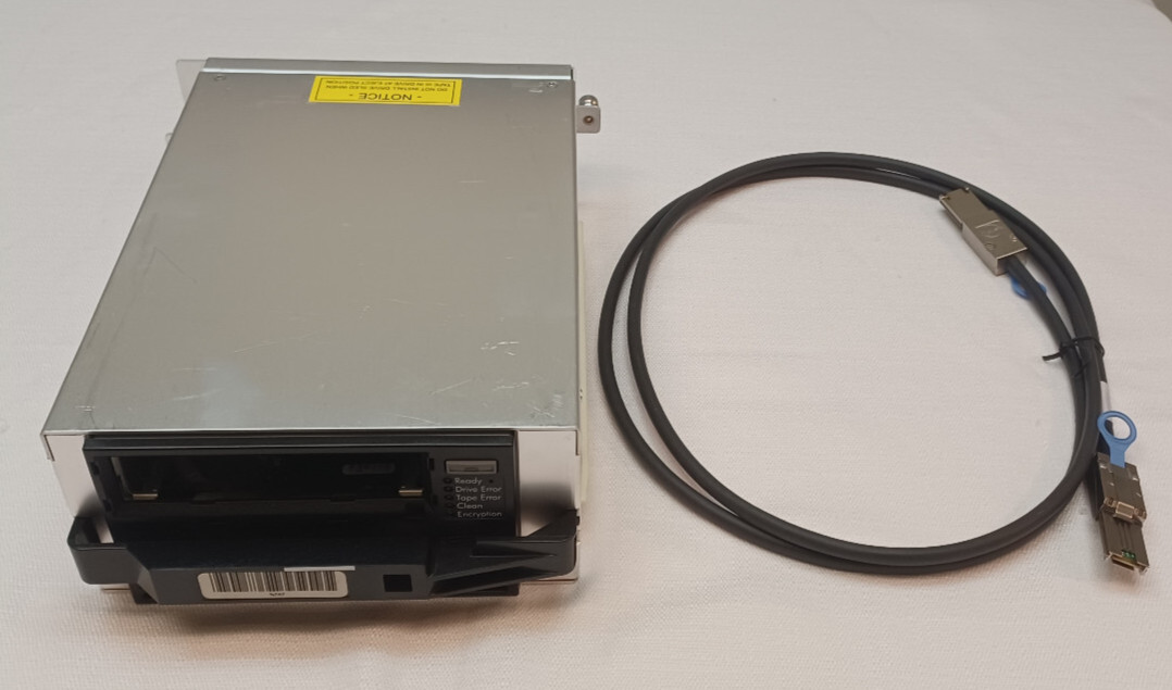 Quantum LTO-5 SAS Tape Drive for i500/i2000 Library (UF-HE-LTO5-SAS) w/ Cable