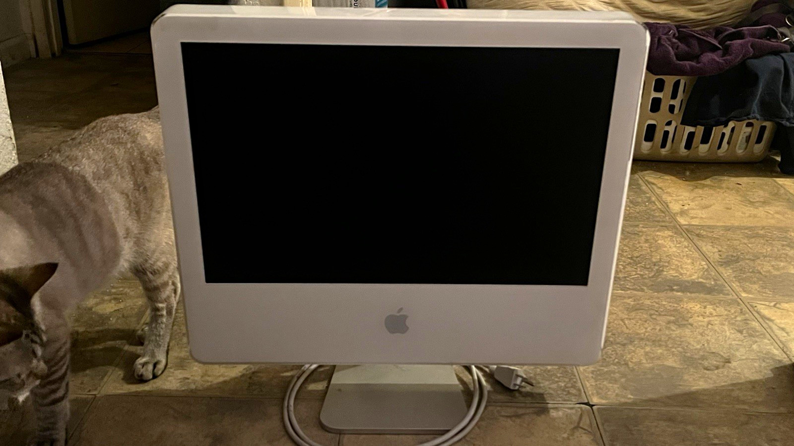 Apple iMac All-in-One PowerPC G5 1.8GHz 768MB Mac OS X 10.4.11 White