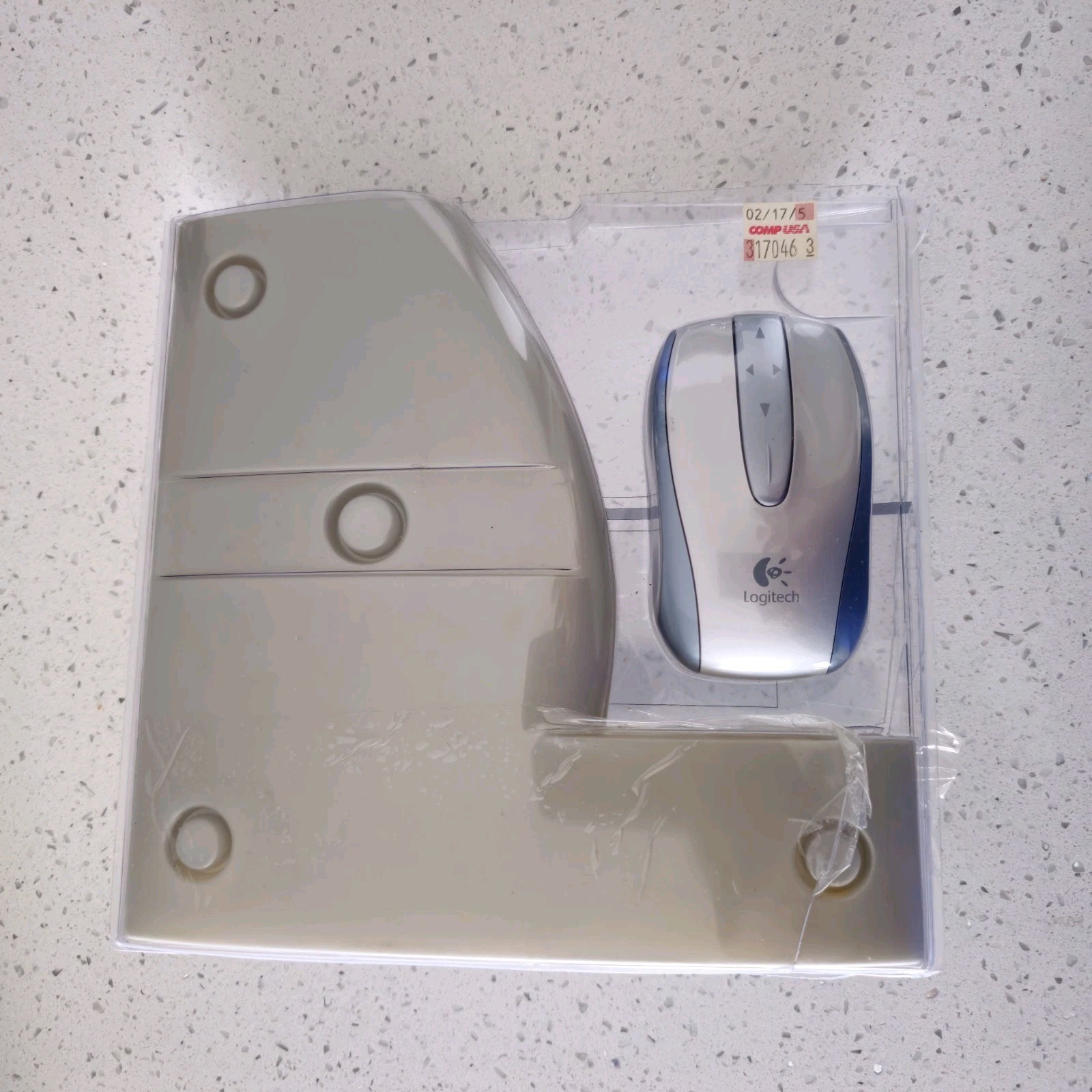 Logitech V500 Cordless USB Optical Notebook Mouse