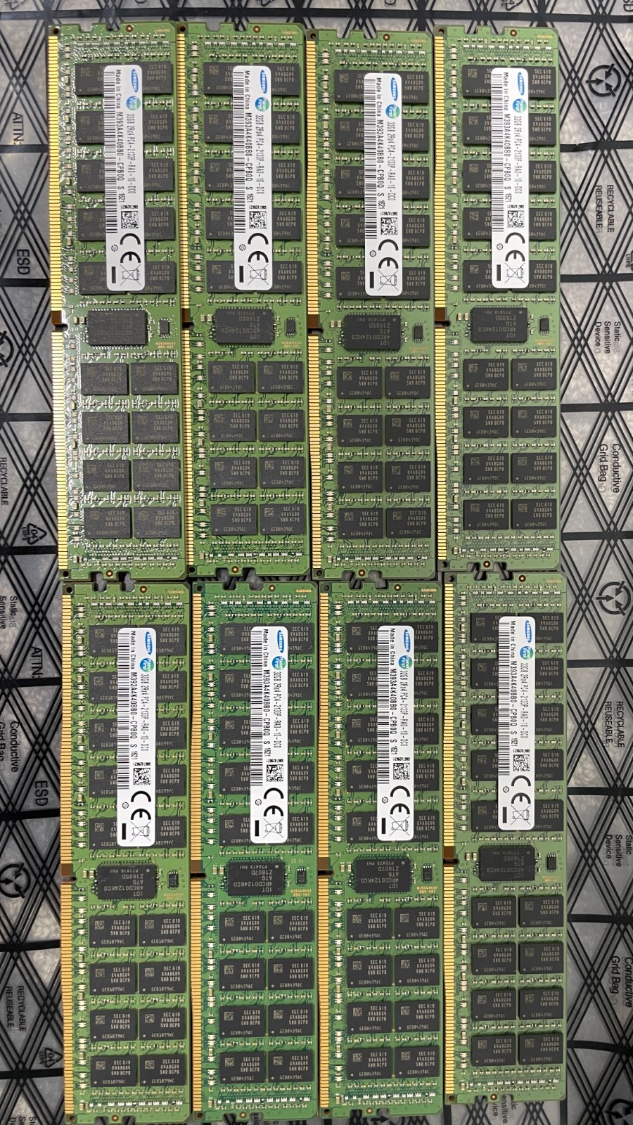 *Lot of 8* Samsung 32GB  DDR4-2133P-R ECC Memory M393A4K40BB0-CPB0Q