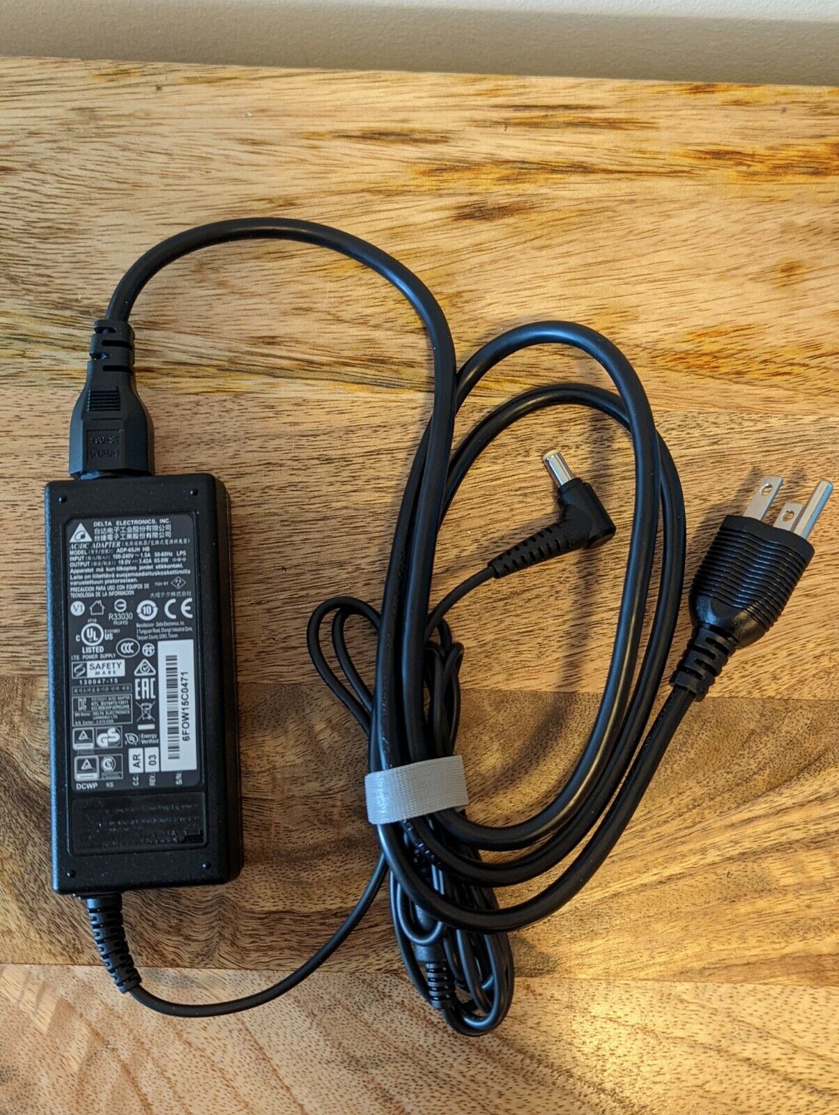 Delta Electronics Replacement Laptop Charger for Acer ADP-65JH DB