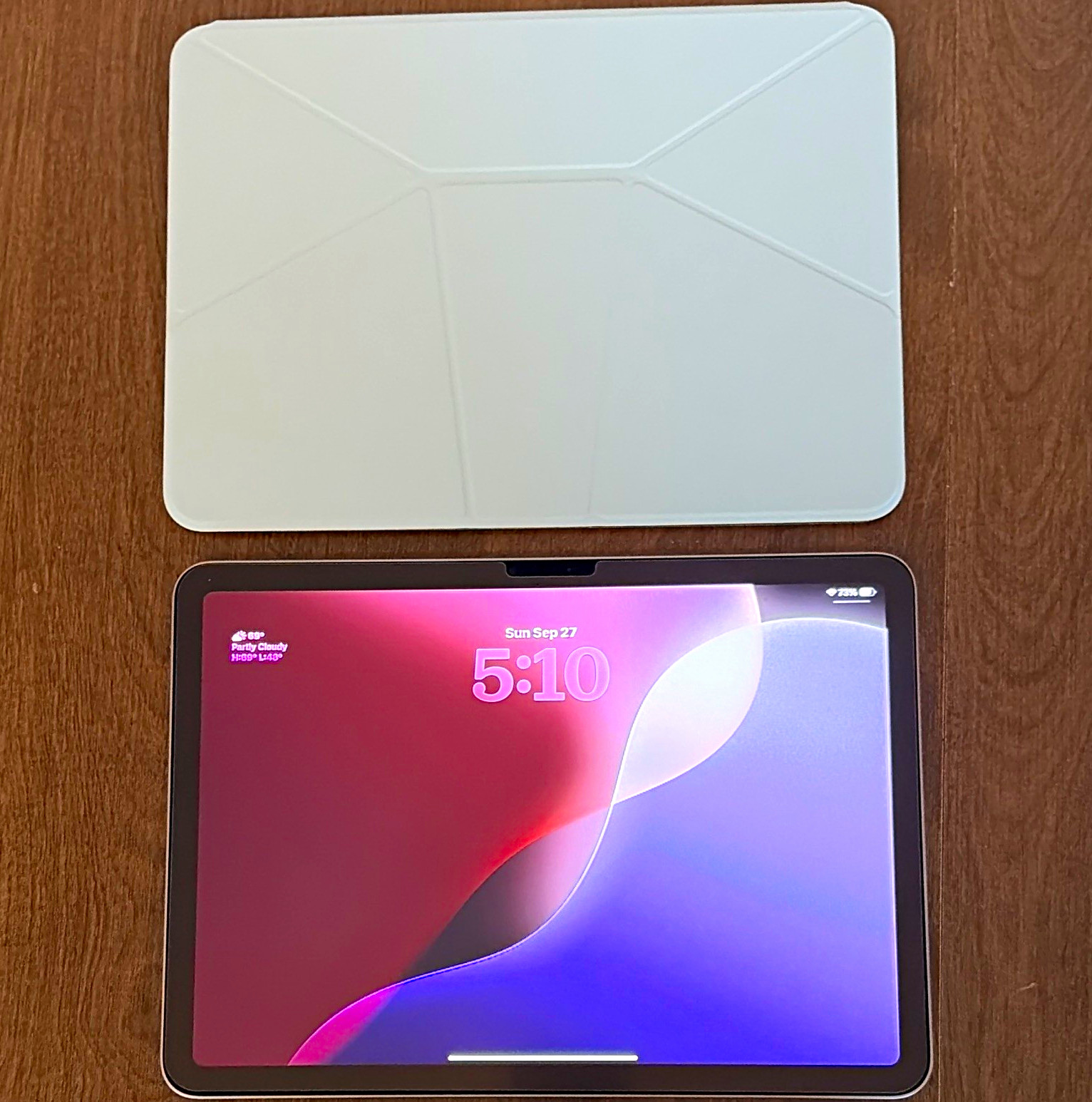Apple iPad Air 11in M3 128GB - BUNDLE - Moft Case and Extra ESR Matte Screen