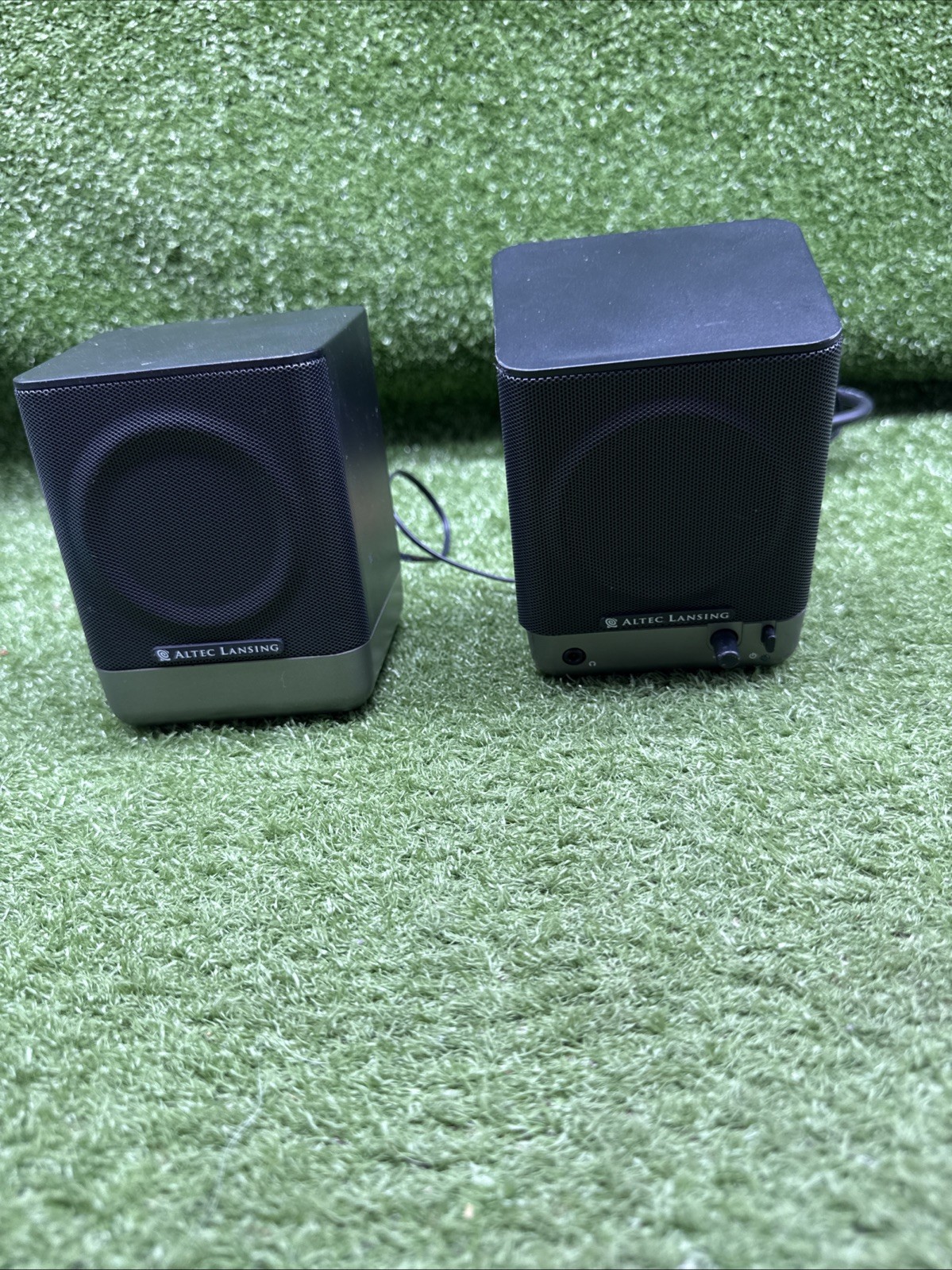 Altec Lansing 221 Set Wired Computer Desktop Speakers. S6
