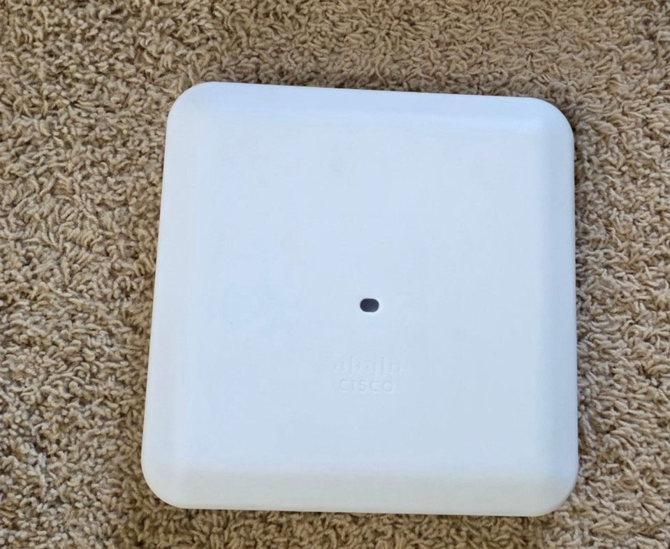 Lot of 4 Cisco AIR-AP2802I-B-K9 2802I Wireless APs & Mounting & Ceiling Brackets