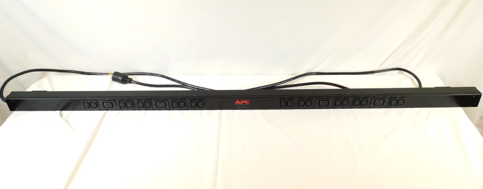AP7540 APC Rack PDU Basic 20A, 208V, (20)C13 & (4)C19 - EXCELLENT CONDITION