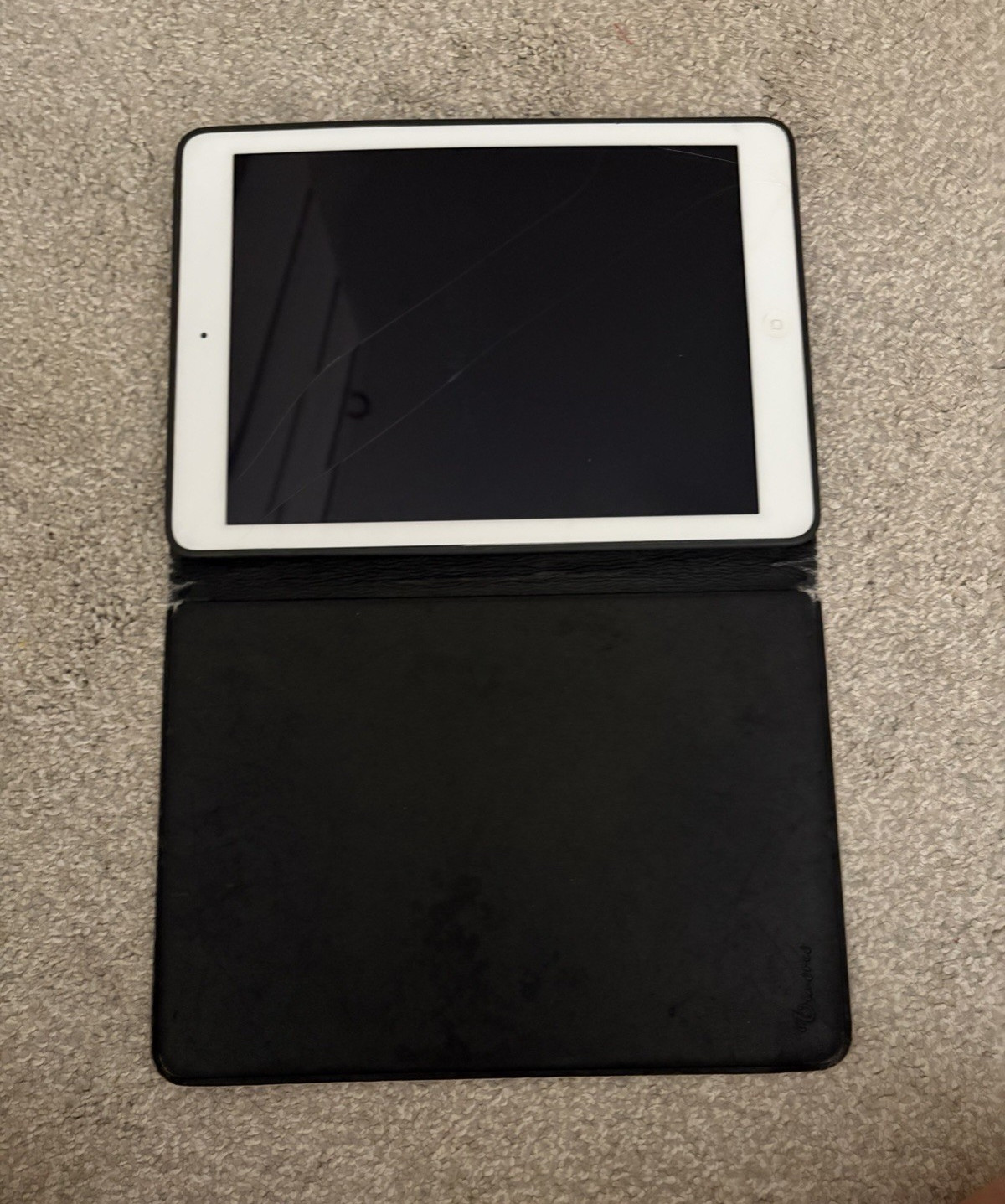 Working Apple iPad 10.9in 64GB Wi‑Fi + 5G Tablet w/ case bundle w craks