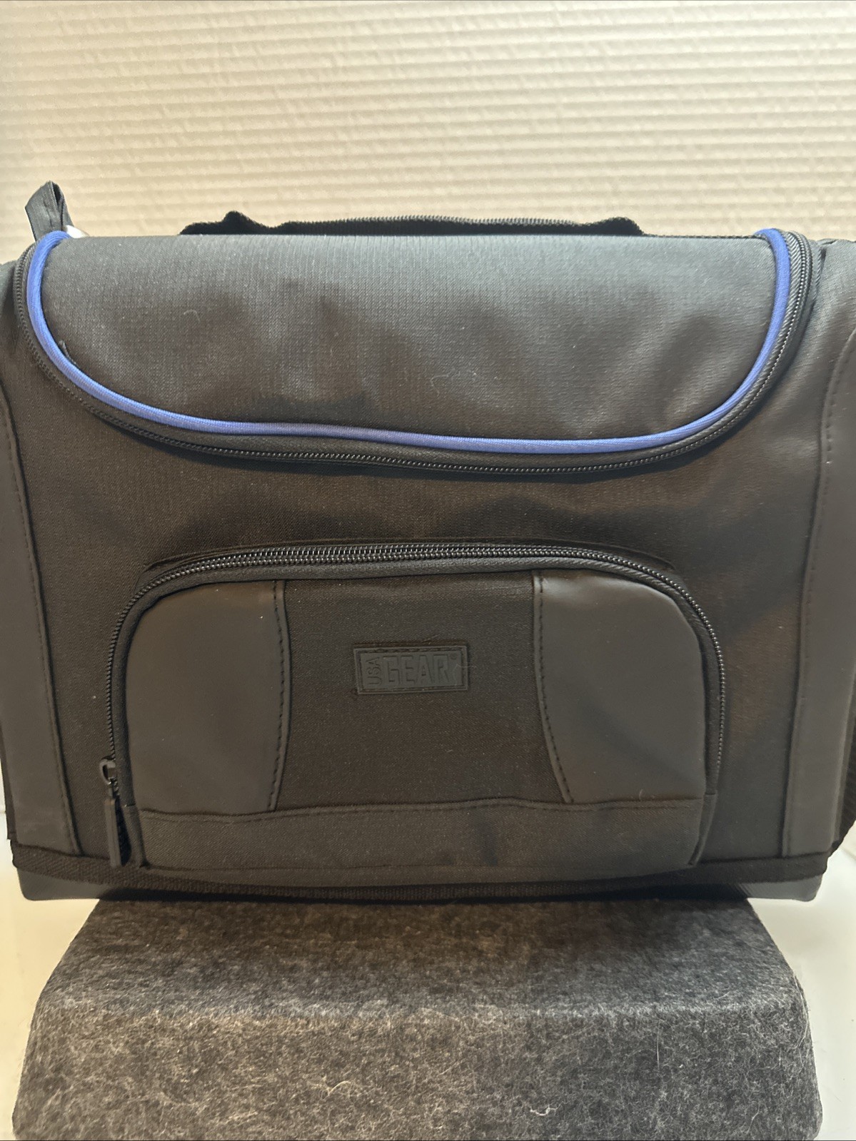 USA GEAR Small Messenger Bag for Surface Pro 8, 7, 6, Surface Pro X (Blue)