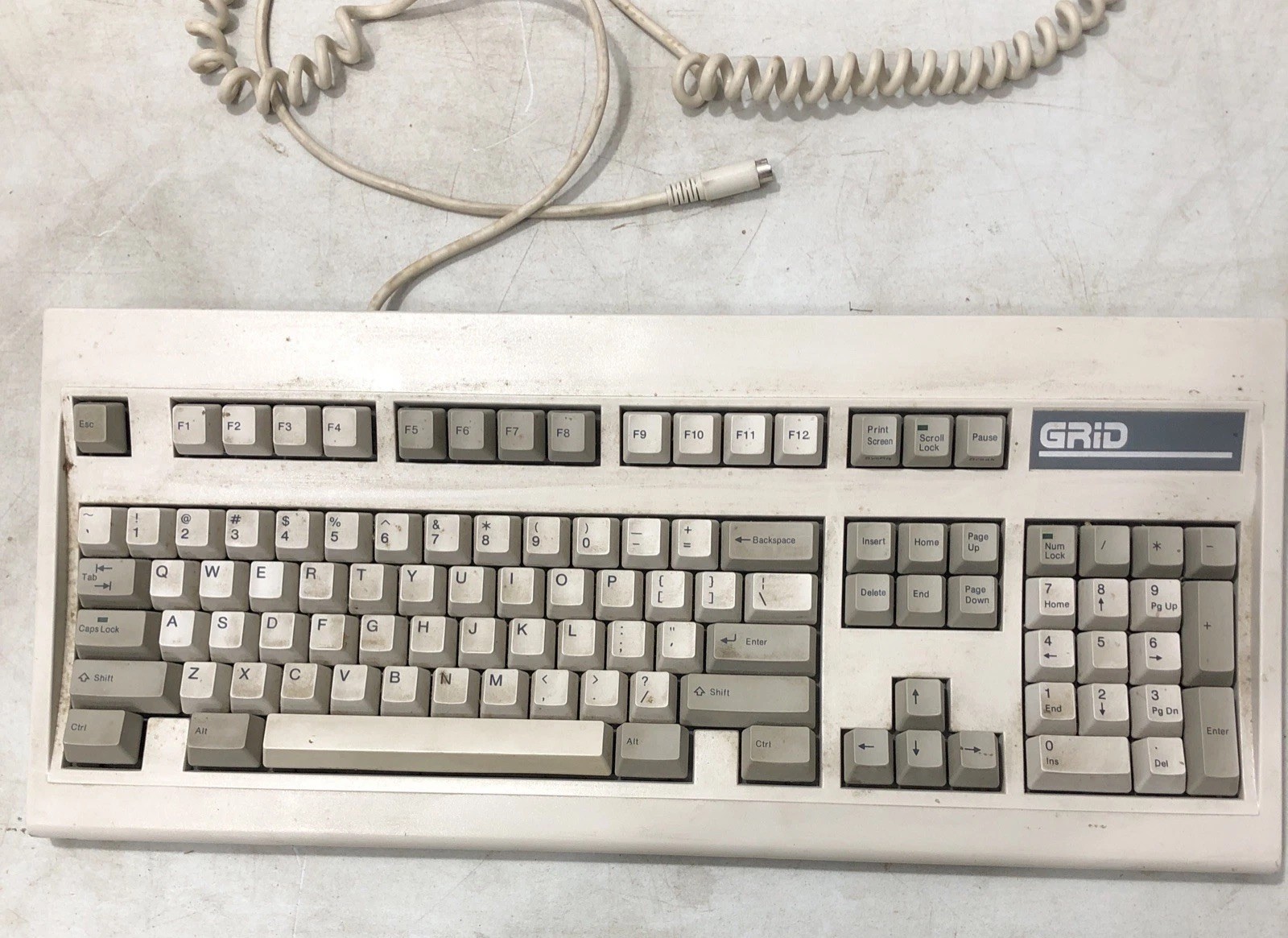 VINTAGE KEY BOURD GRID