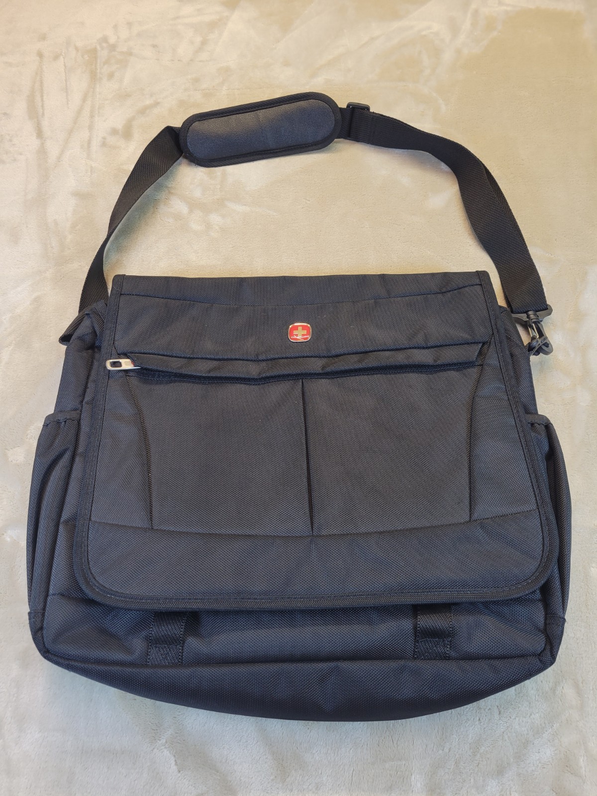 Official SWISSGEAR® Messenger Bag, Black Laptop Case Holder Large Book Bag 