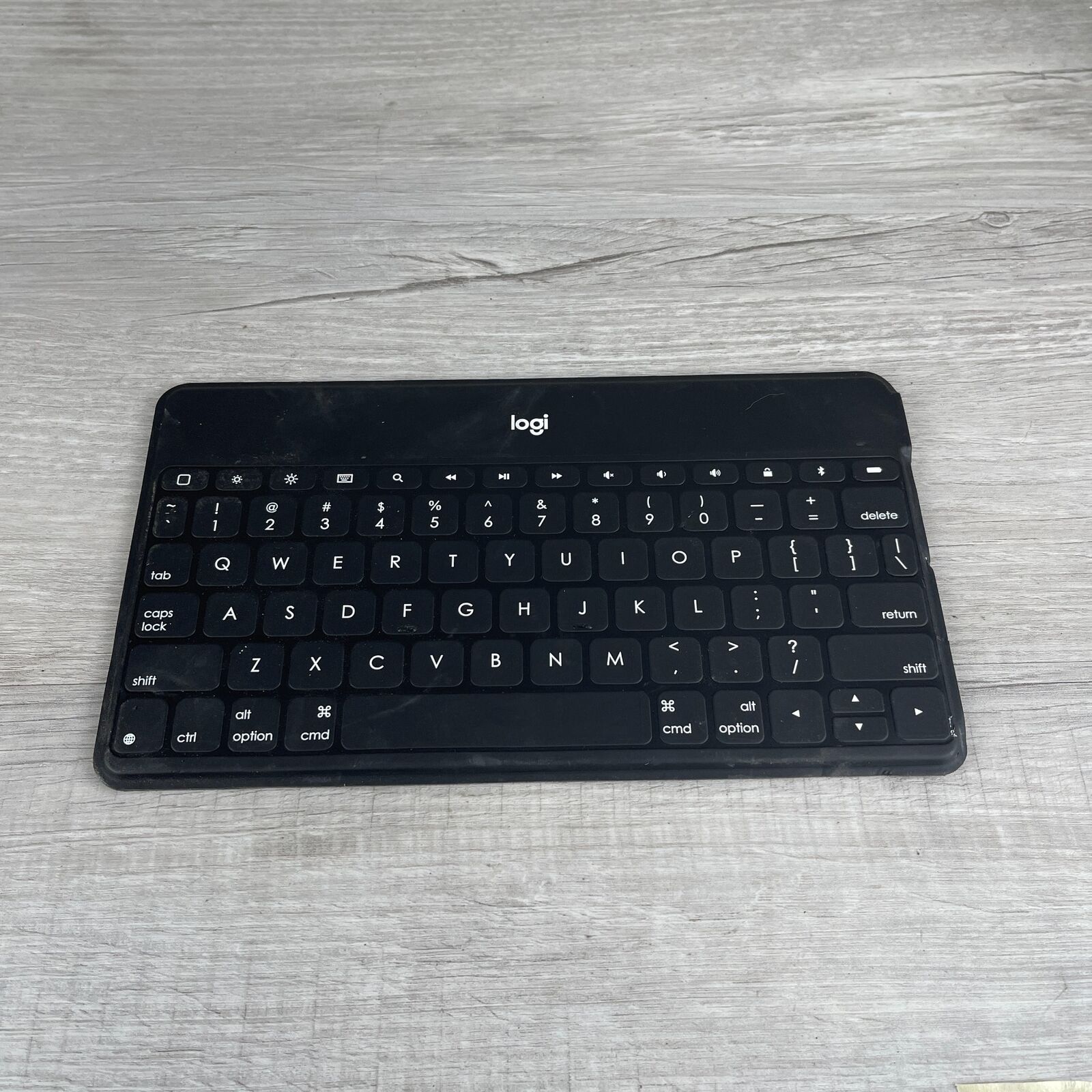 Logitech Y-R0052 Keys-To-Go Bluetooth Ultra-Portable QWERTY Keyboard for iPad