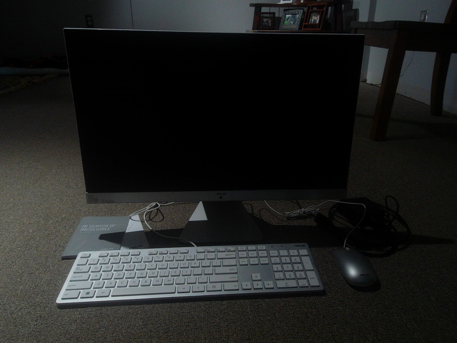 Asus Vivo AIO V241EA_V241EA- Excellent Condition (White)