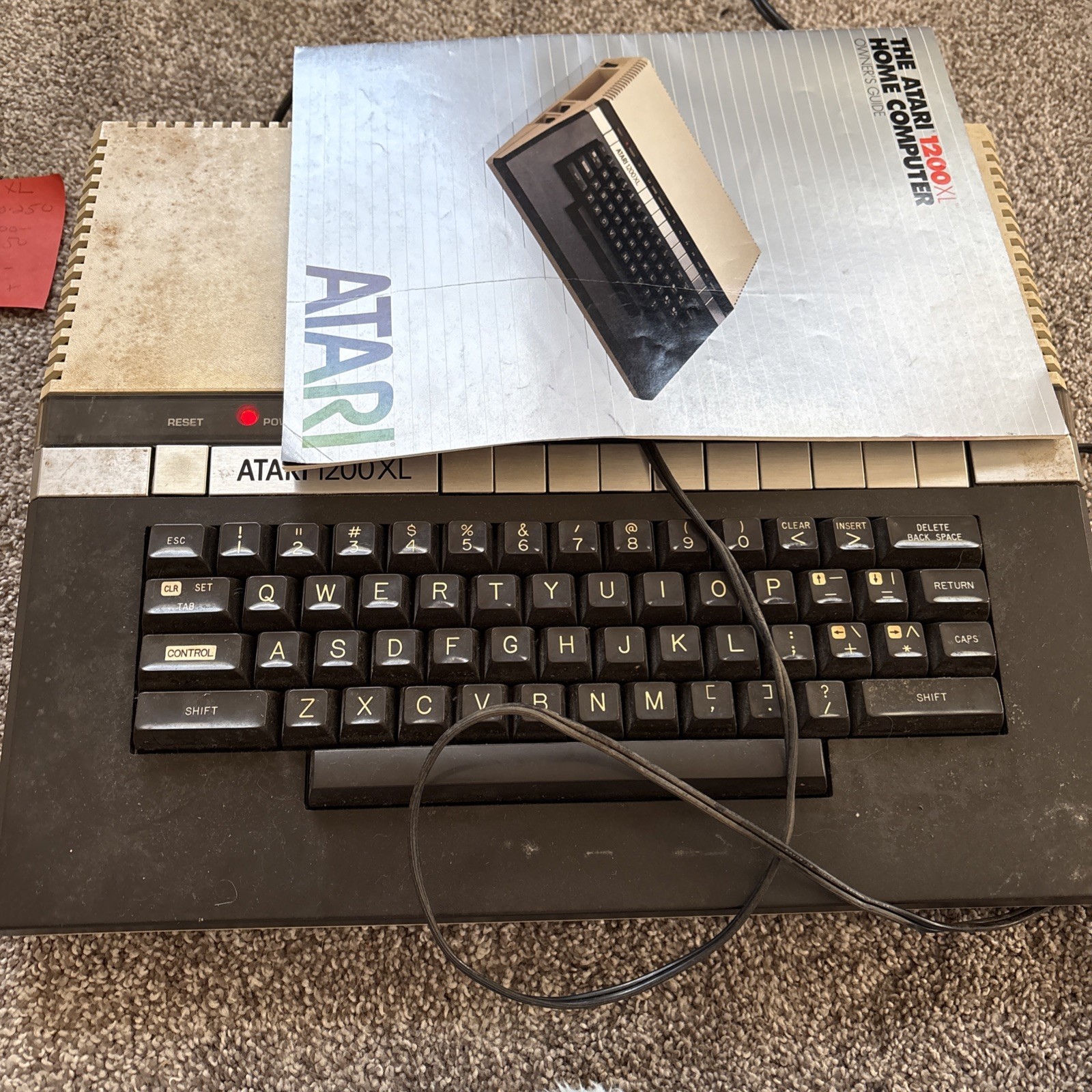 Vintage Atari 1200XL Home Computer Powers On, w owners guide and power supply 