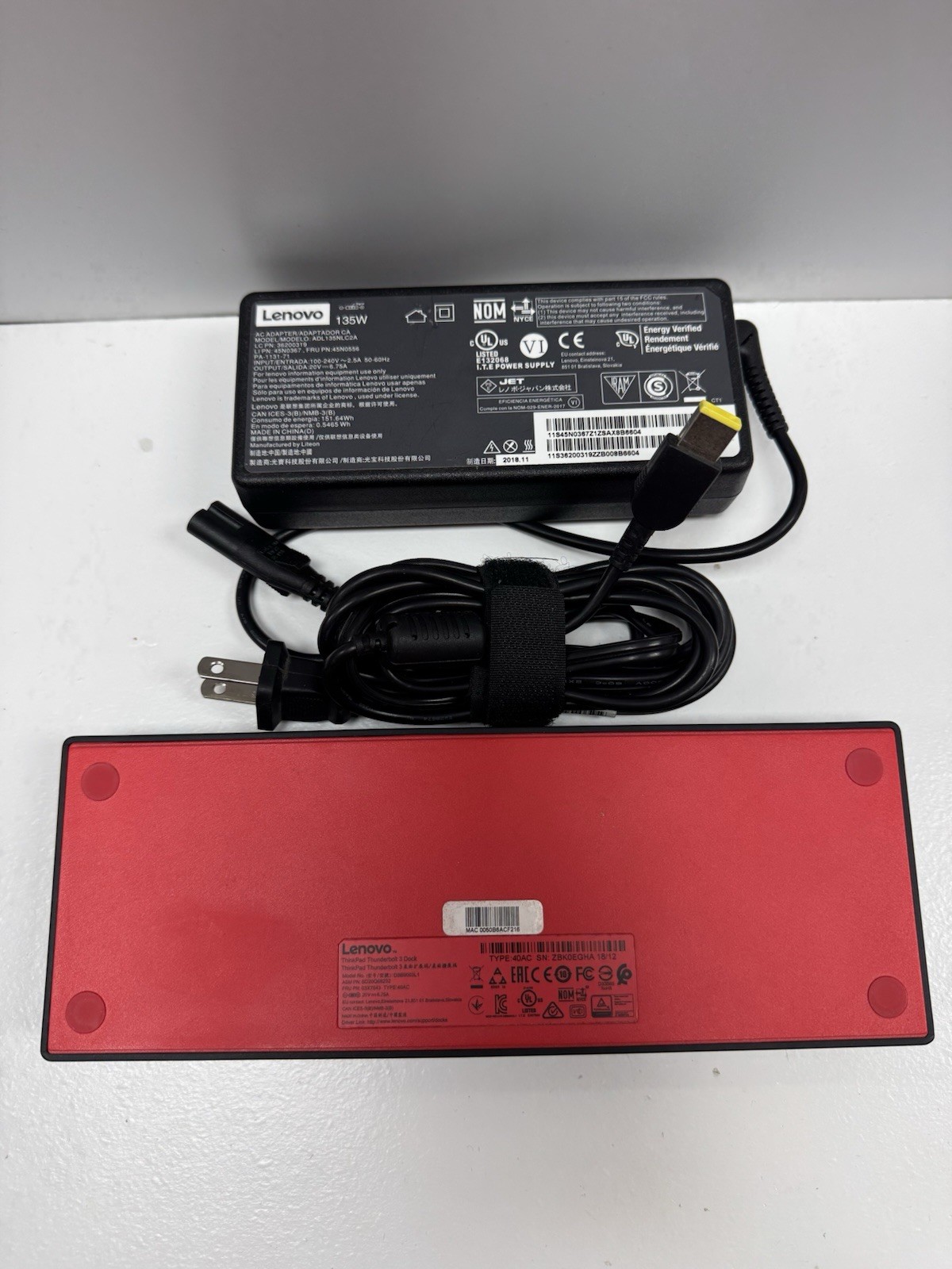 Lenovo ThinkPad Thunderbolt 3 Dock DBB9003L1 / 40AC - 135W