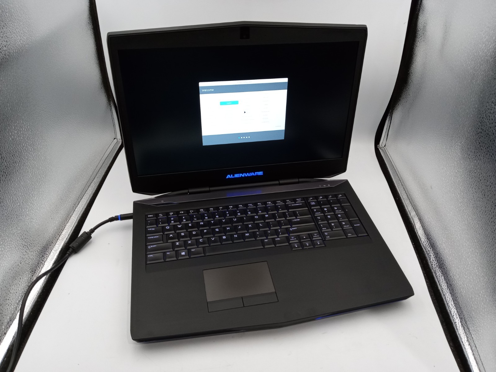 Alienware 17 Gaming Laptop i7-4900MQ 16GB 256GB SSD Linux Mint R9 M290X READ -RR