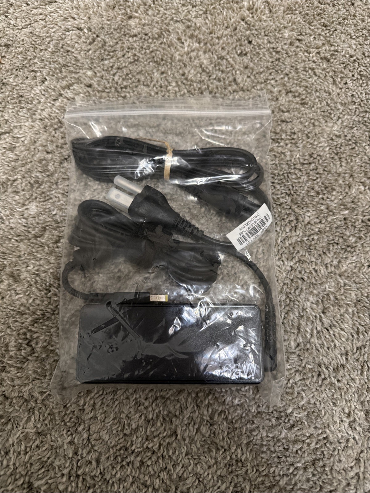Genuine New Lenovo 65 watt AC adapter/charger w power cord Model PA-1650-74
