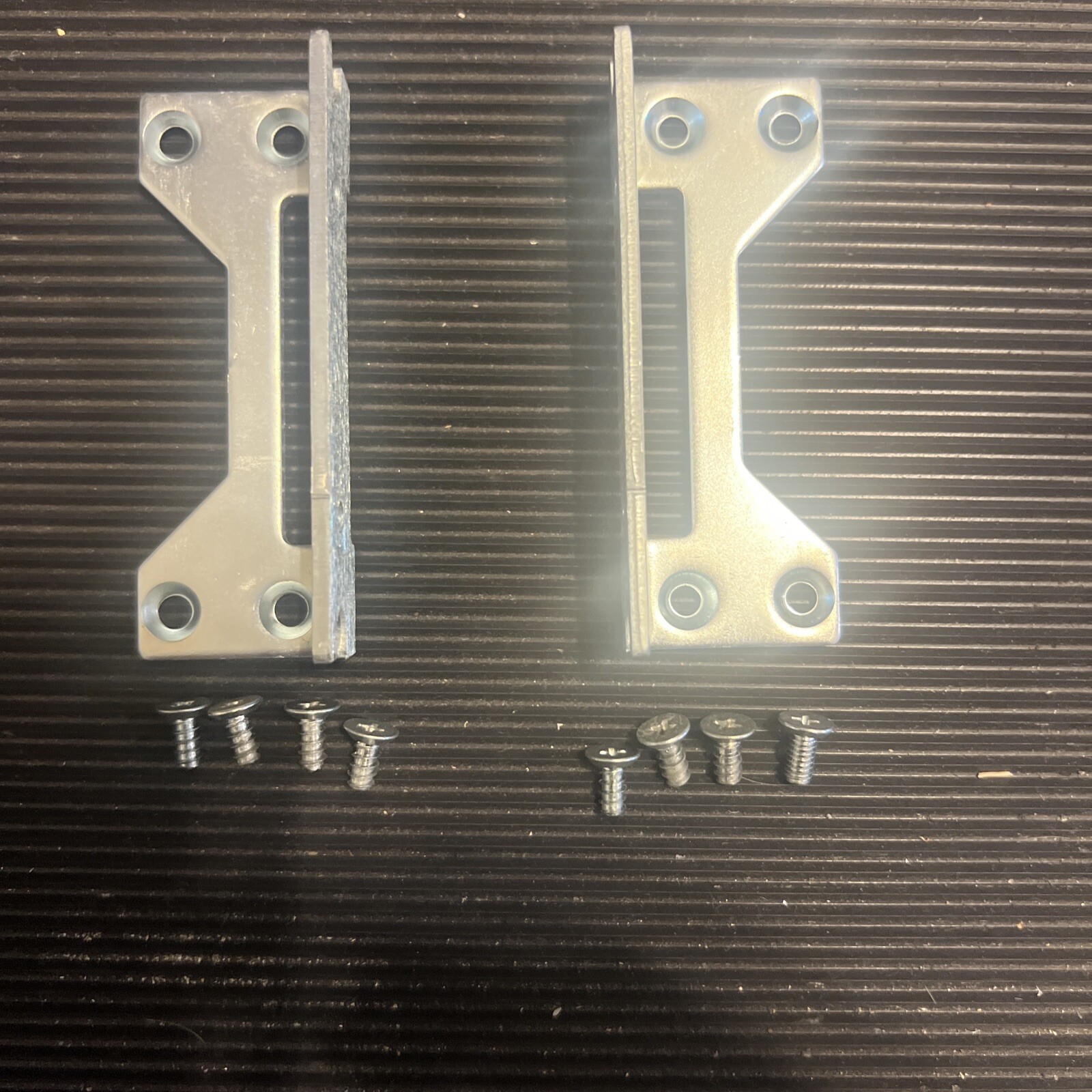Set of CISCO 2851 2821 Router 2U 19" Rack Ears & Screws 700-16559-01