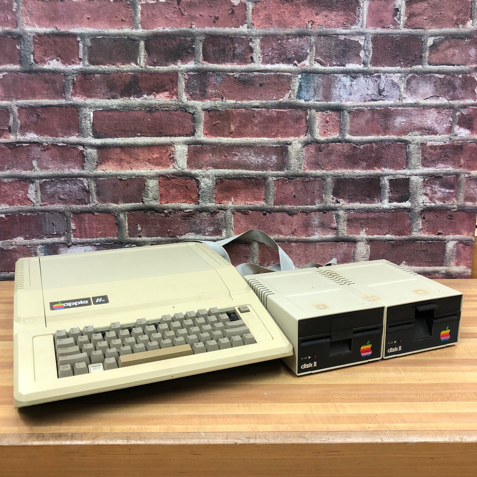 Vintage Apple IIe Computer A2S2064 (Powers On) w/Floppy Disk Drives Retro Gaming