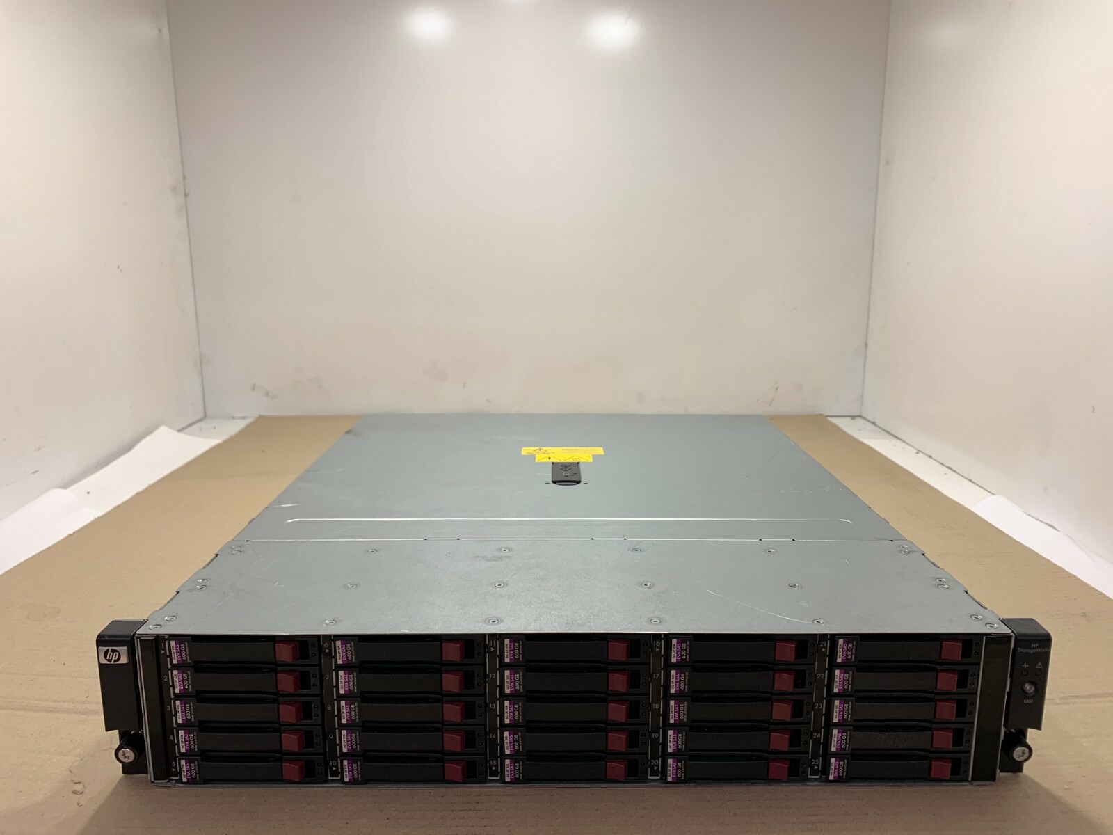 AJ840A- HPE M6625 25-Bay SAS Drive Enclosure w/ 25x 600GB EVA 6G 10K HDD AW611A