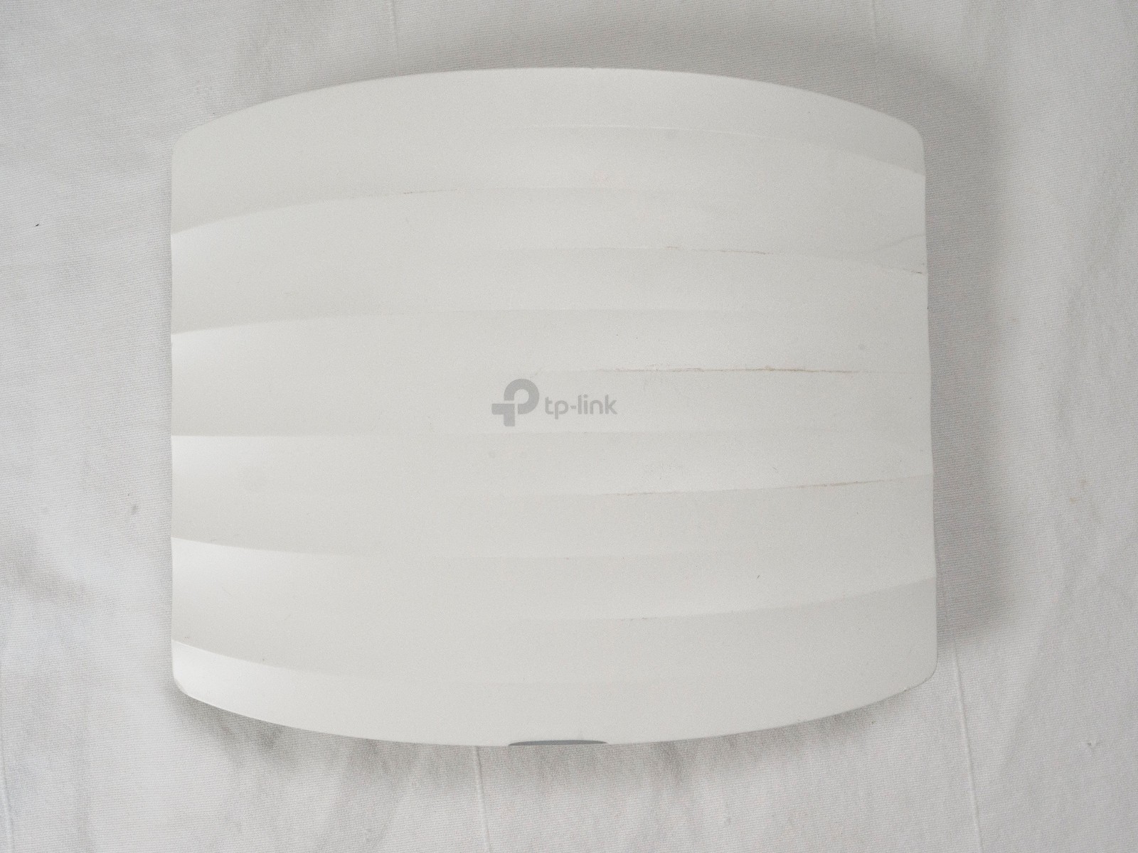 TP-LINK Omada EAP245 AC1750 MU-MIMO Gigabit Ceiling AP, 2x RJ-45 - used shape