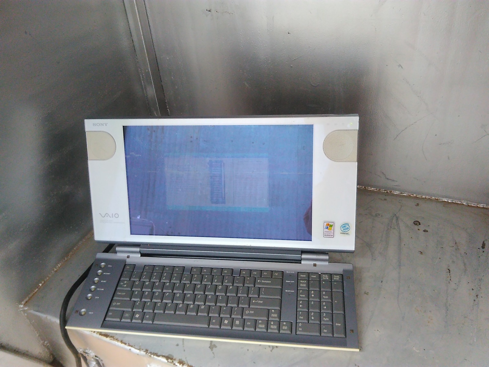 Rare 1st Sony VAIO PCV W10 Desktop Laptop 15.3 P4 1.6GHz 512mb no HD tested
