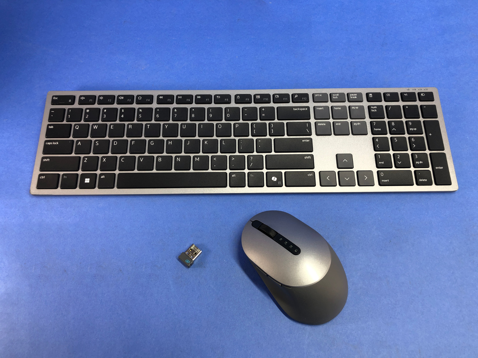 Dell KM7321W Premier Multi-Device Wireless Keyboard and Mouse w/ Dongle