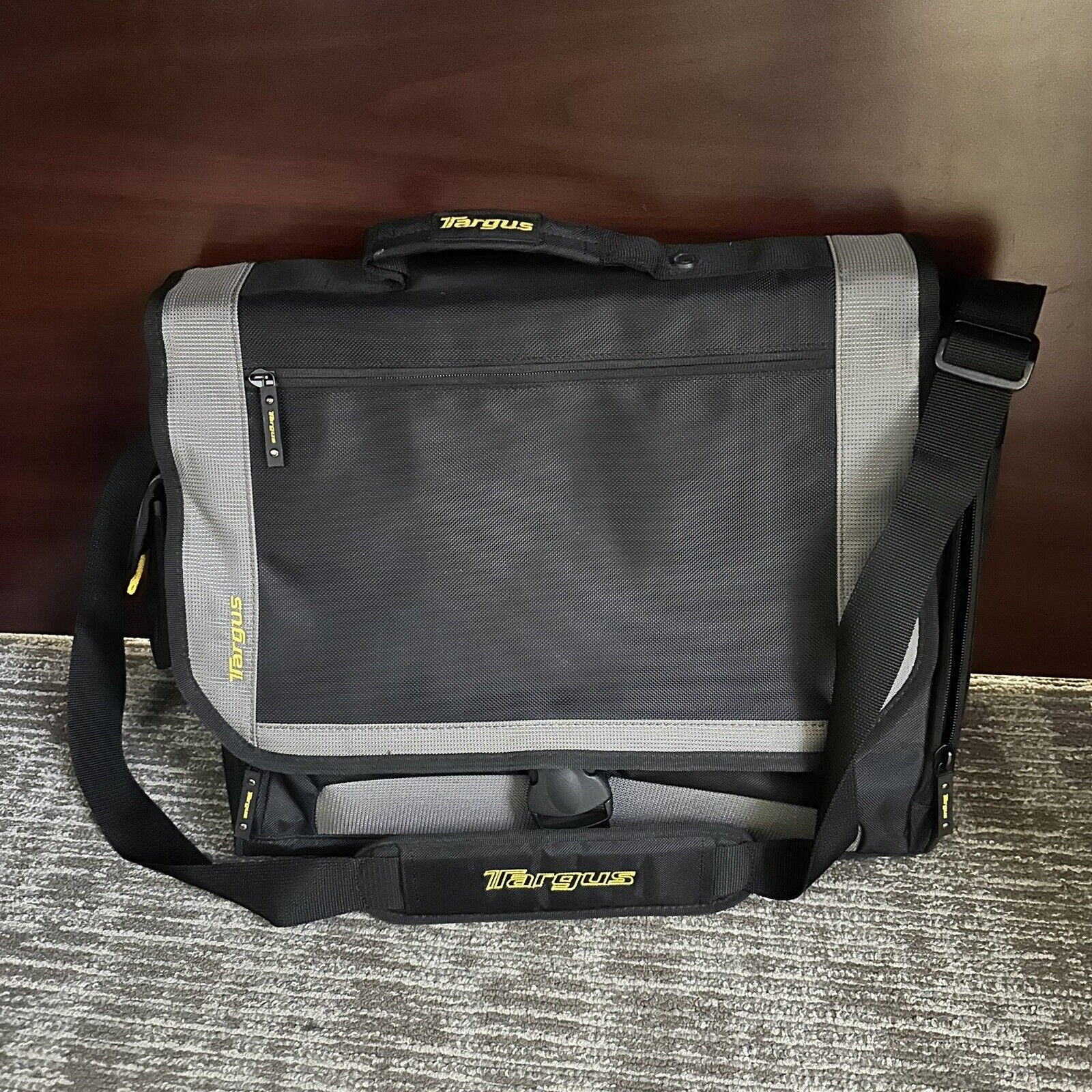 Targus Messenger CityGear 11” Laptop Bag Computer Brief Case Shoulder Strap