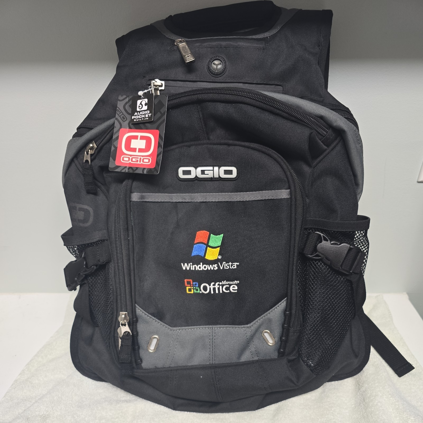 Ogio Street Fugitive Backpack Laptop Tech Computer Travel Bag Black and Gray EUC