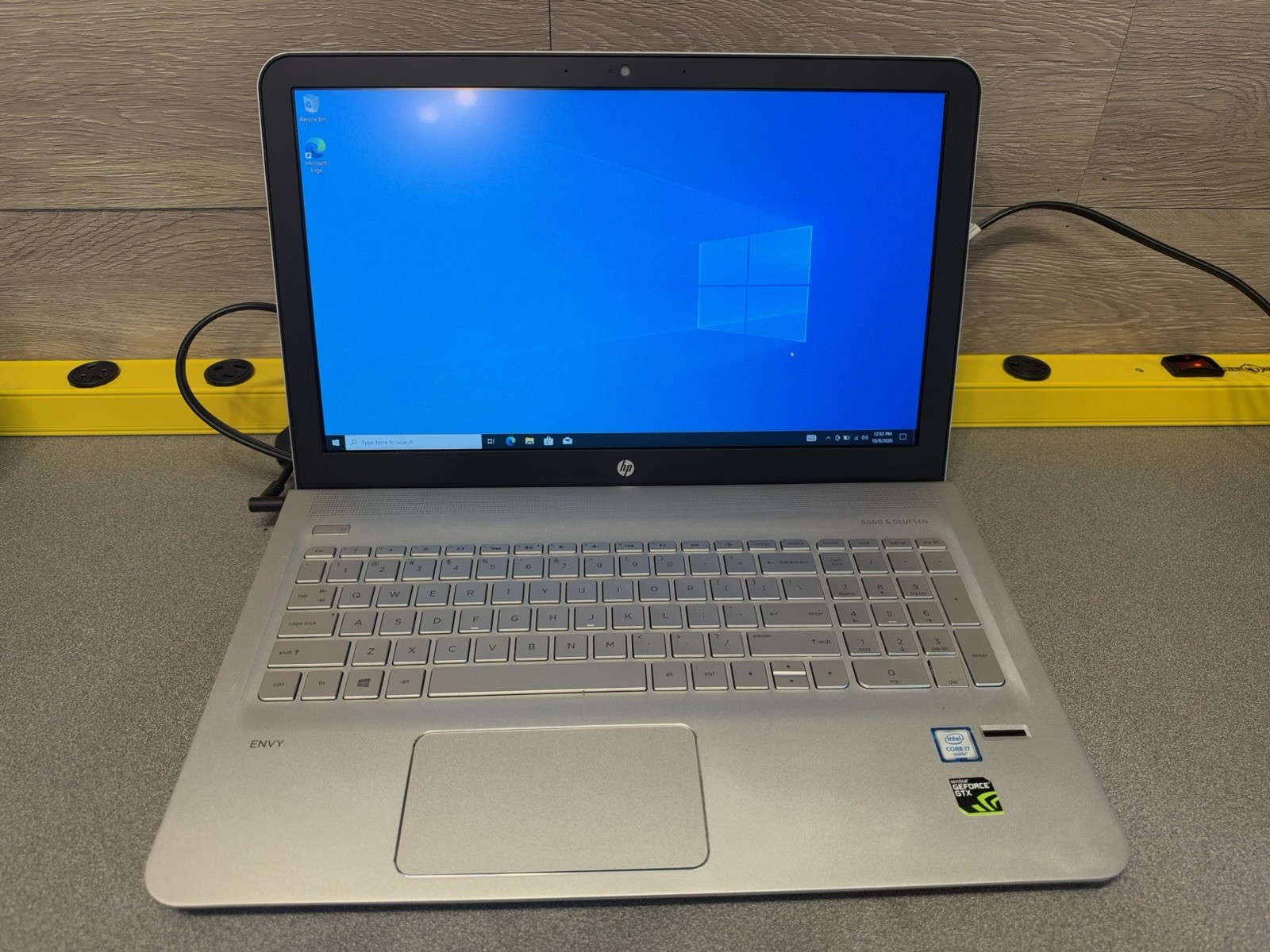 HP Envy 15T-AE100 Intel Core i7-6500u 2.5GHz 16GB Ram Windows 10 Pro 256GB SSD