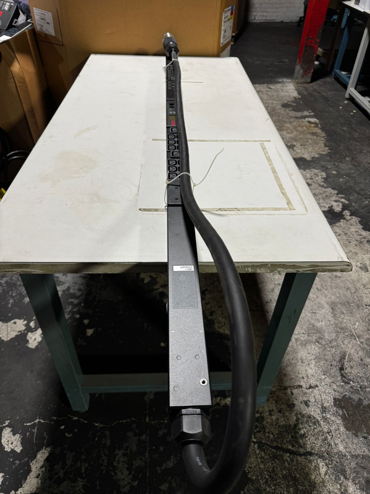 APC AP8868 rack pdu is a metered power strip supply monitor distribution power