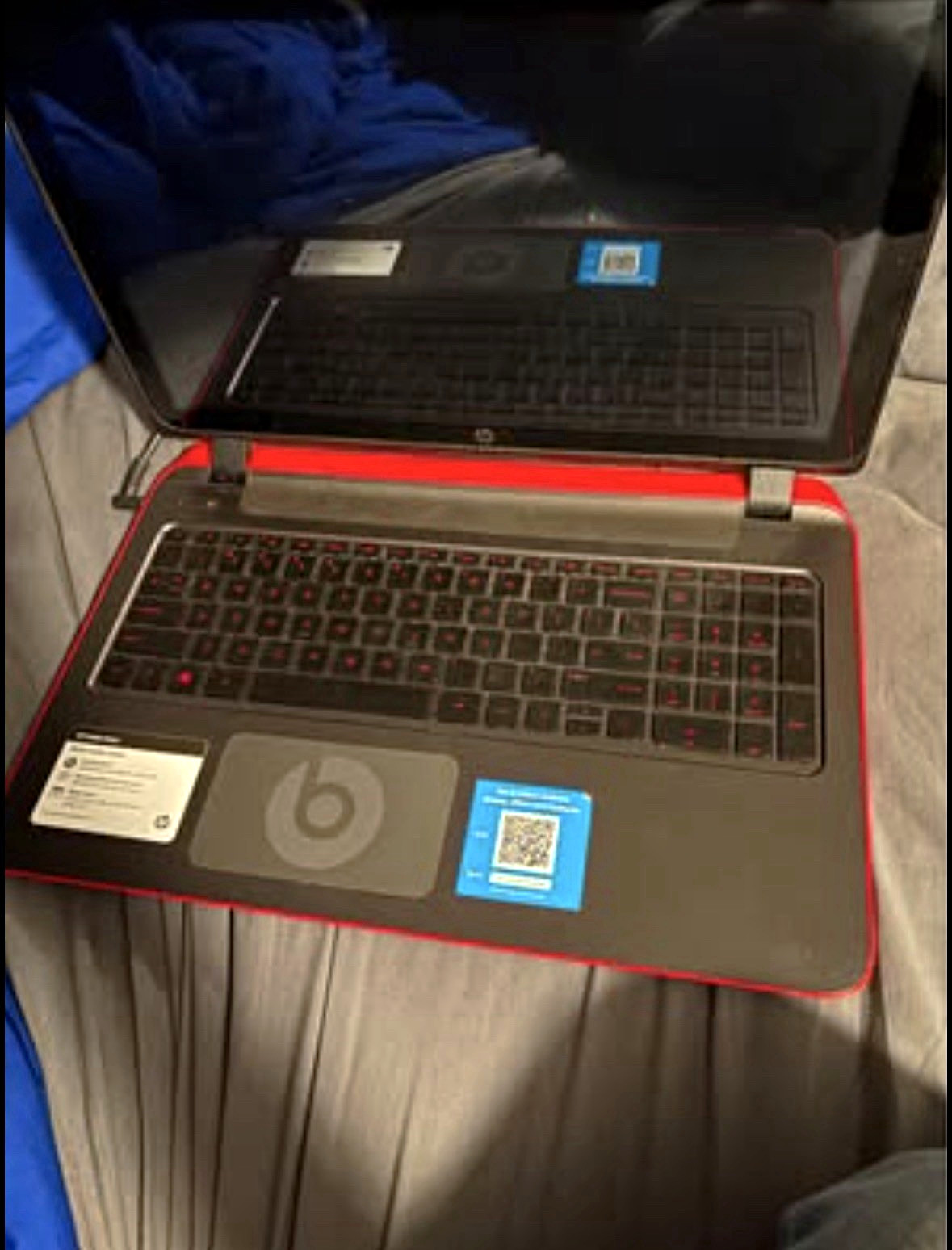 HP Pavilion Beats Special Edition 15.6" i5 8GB 1TB HDD GTX 850M Red/Black
